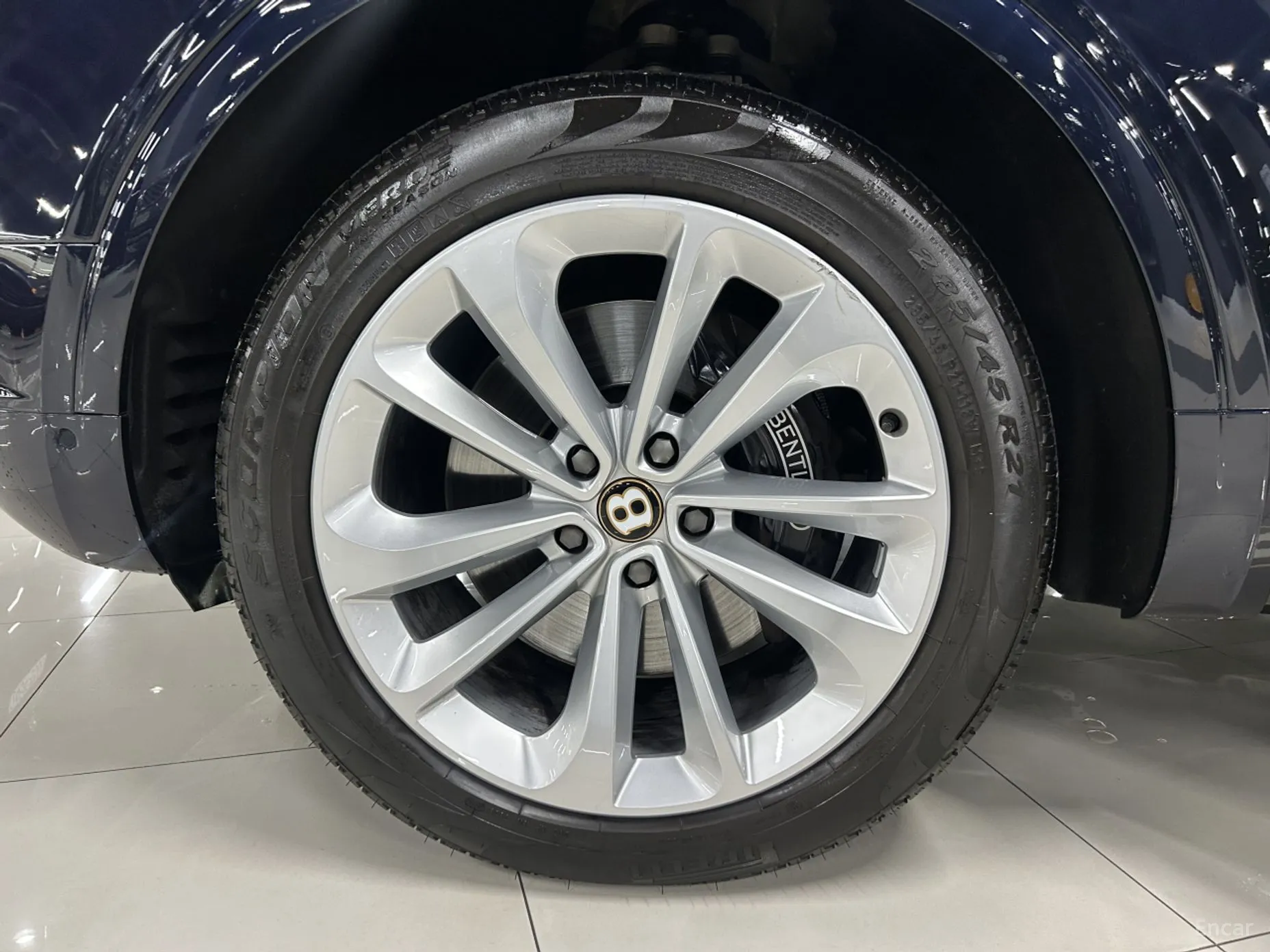 Bentley Bentayga превью 14