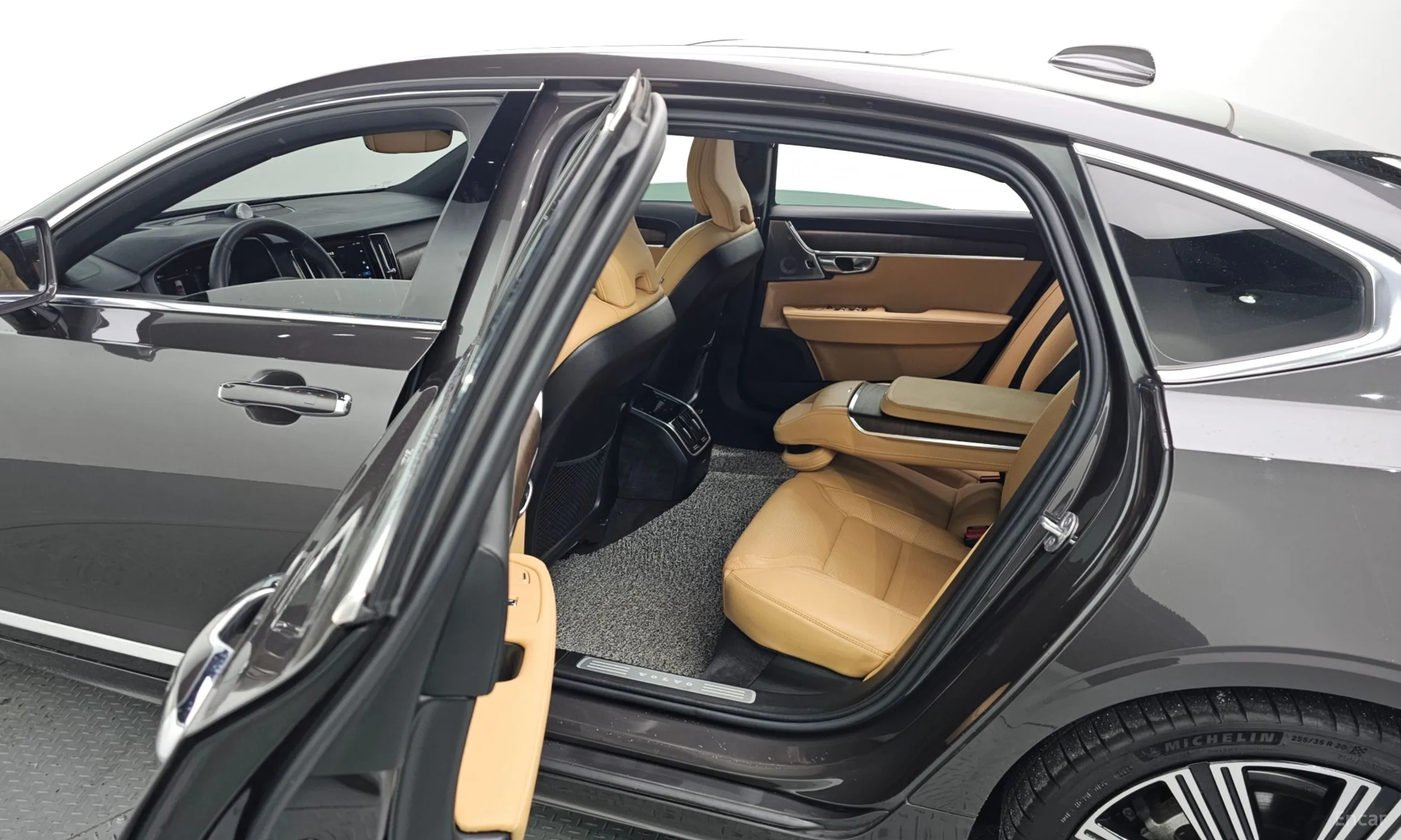 Volvo S90 превью 13