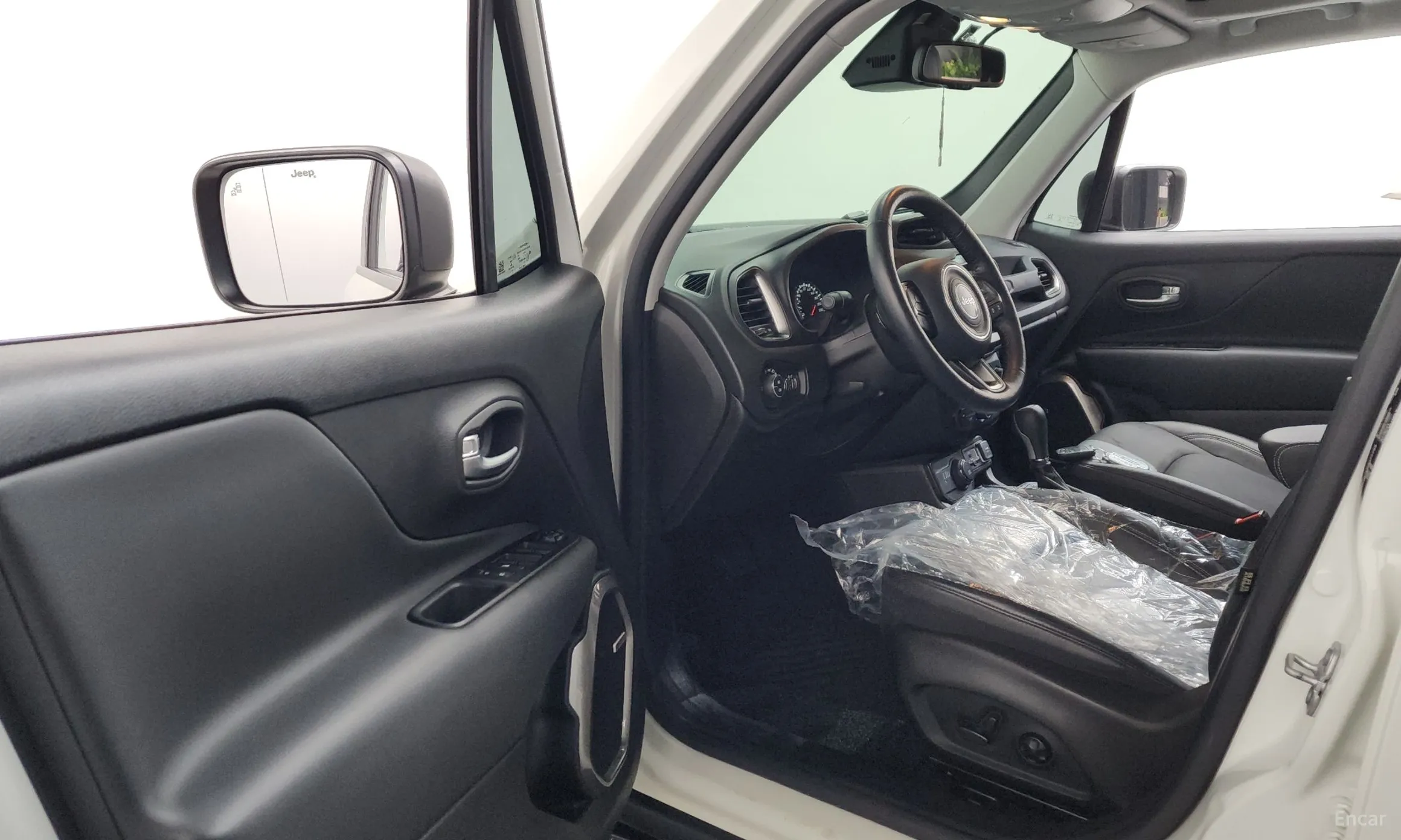Jeep Renegade превью 10