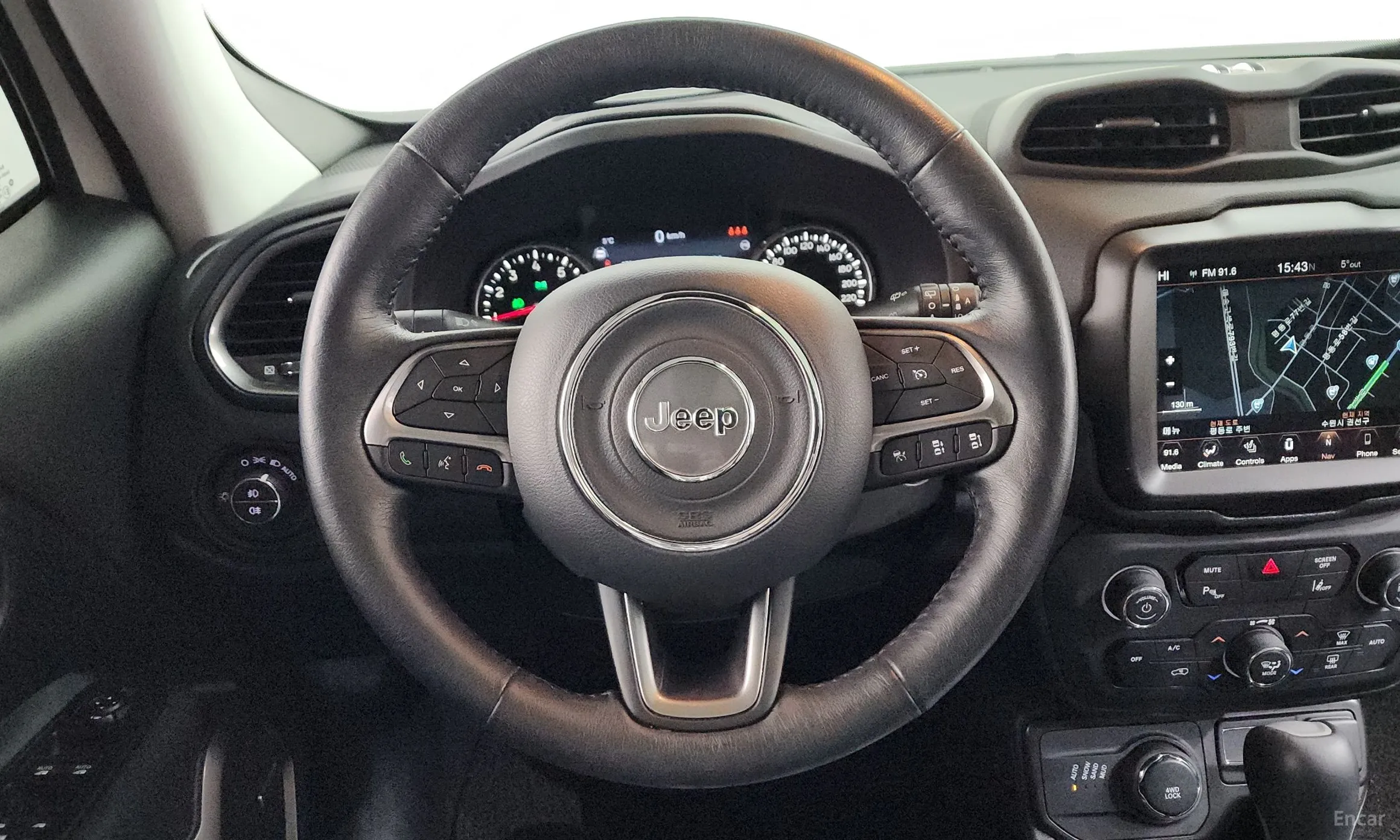 Jeep Renegade превью 13