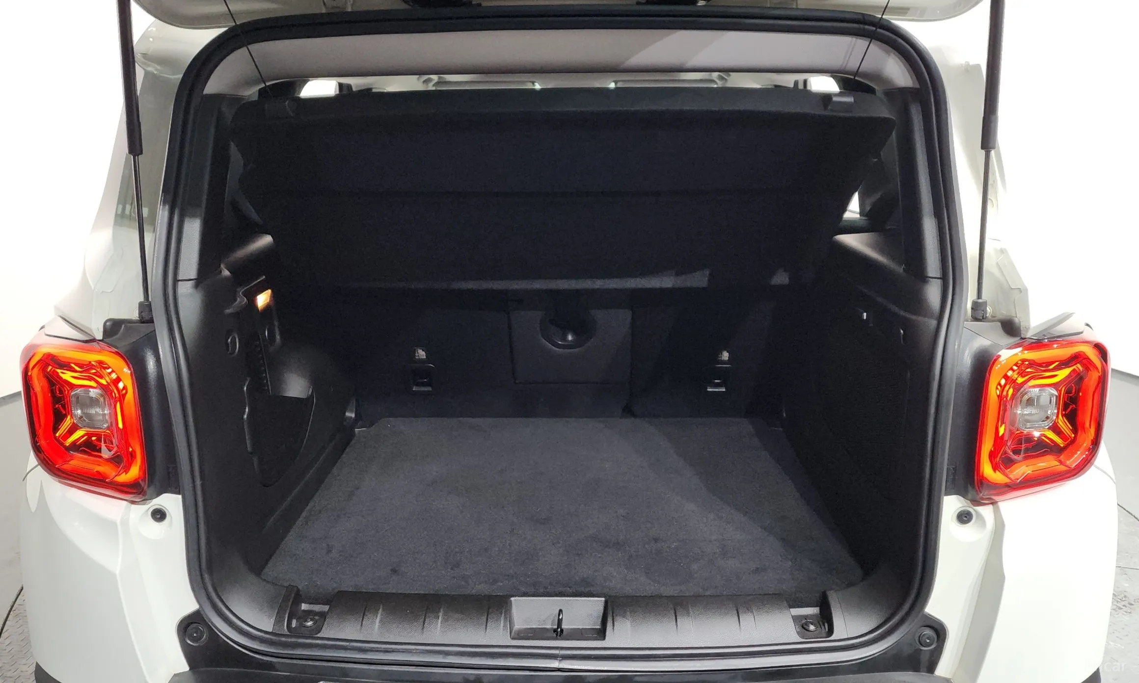 Jeep Renegade превью 20