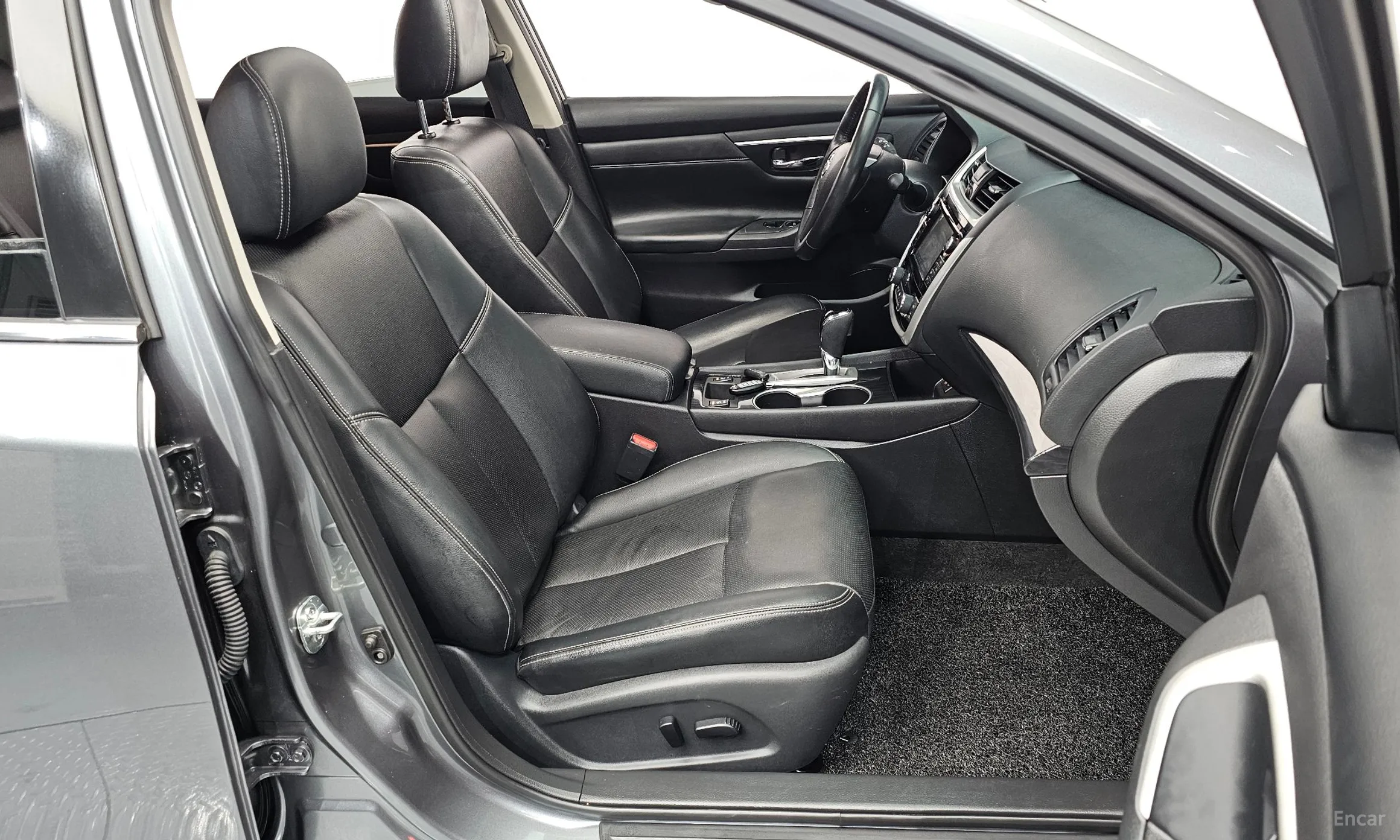 Nissan Altima превью 10