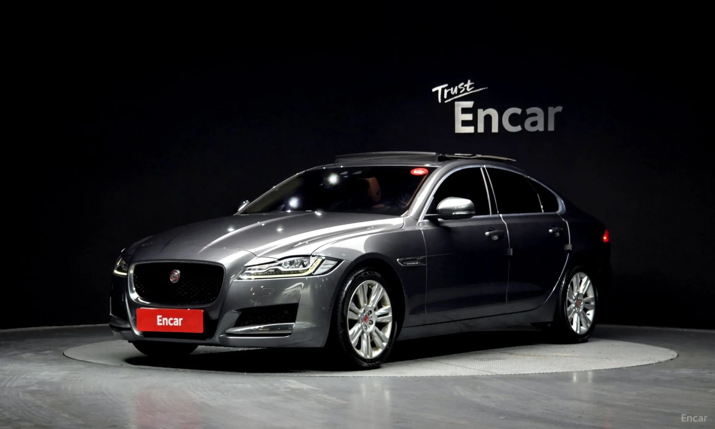 Jaguar XF (x260)