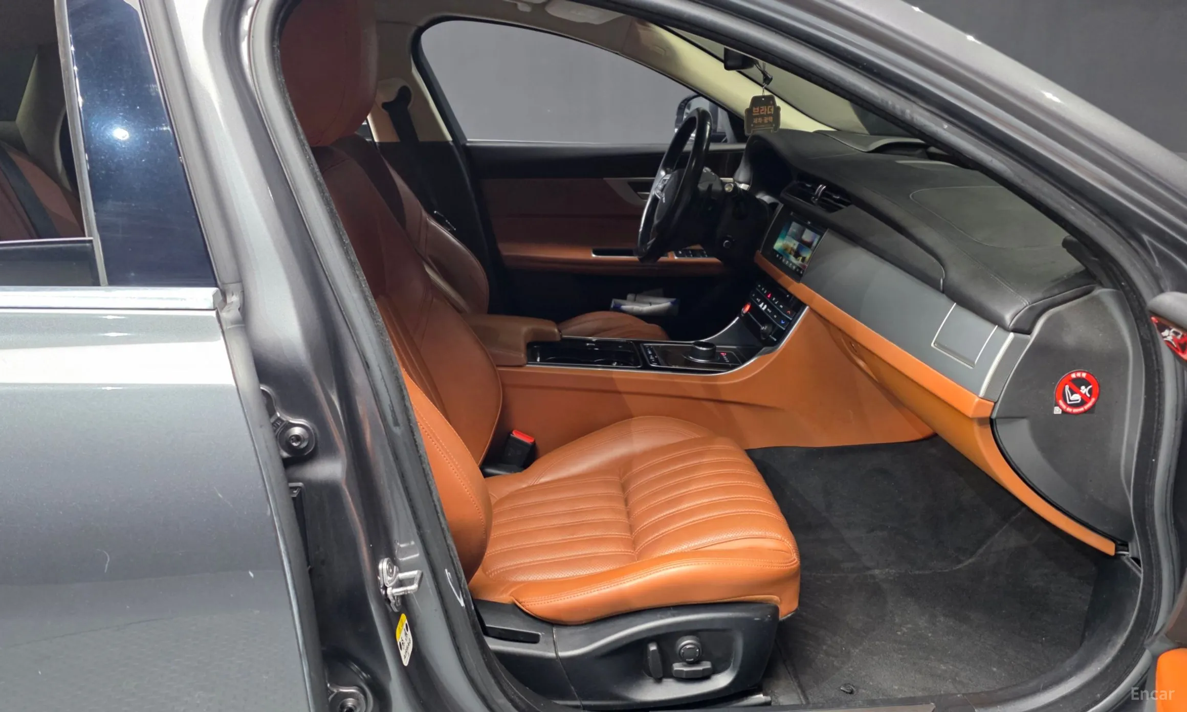 Jaguar XF (x260) превью 11