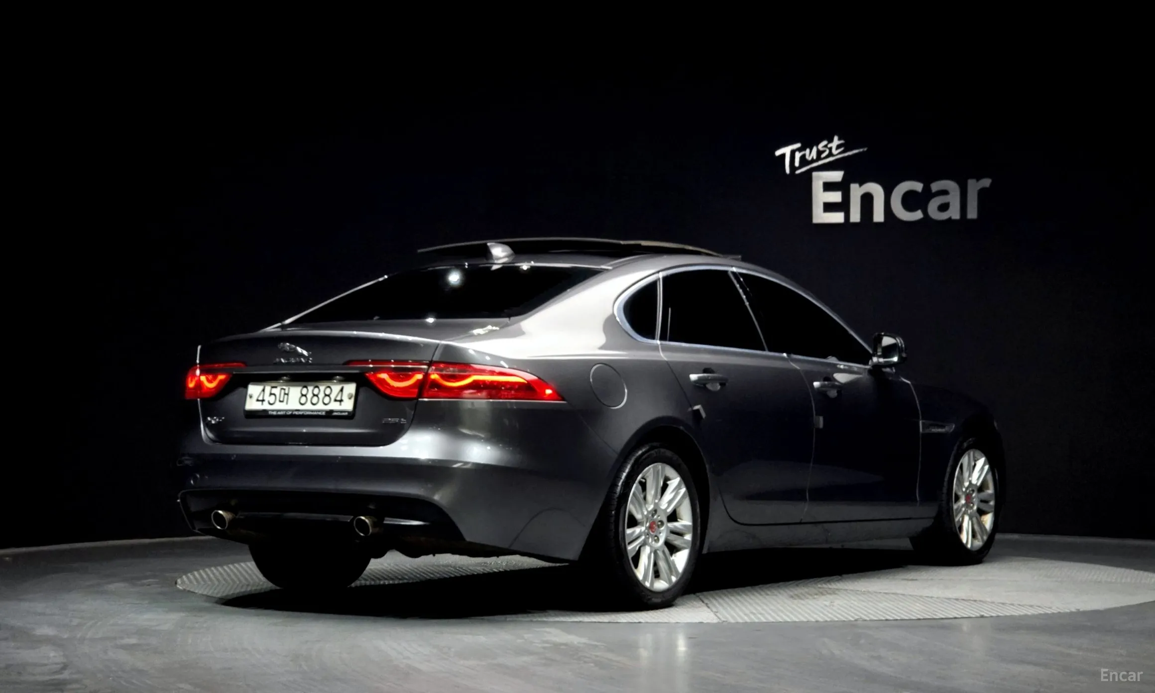 Jaguar XF (x260)