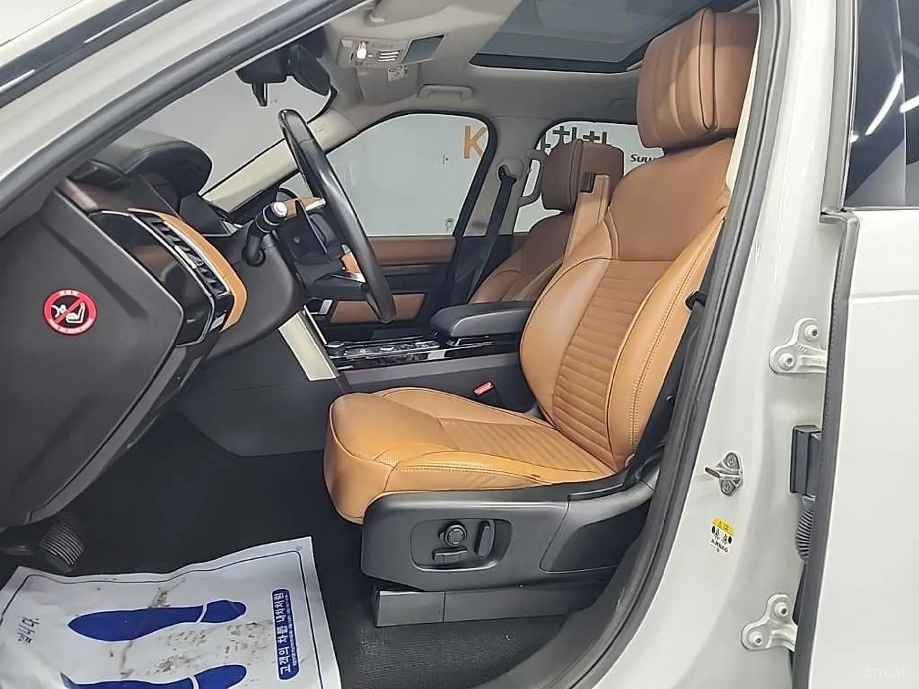 Land Rover Discovery 5 превью 11