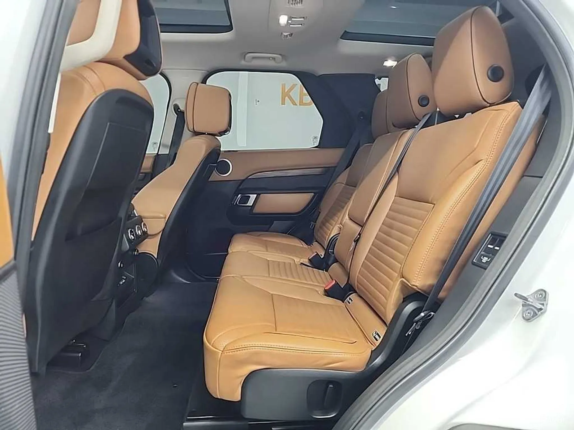 Land Rover Discovery 5 превью 12