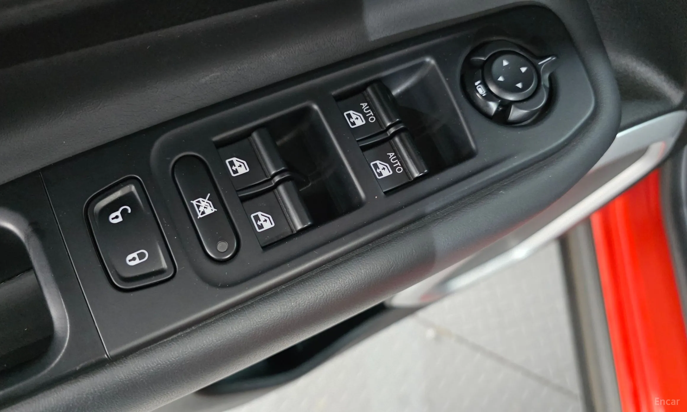 Jeep Renegade превью 13