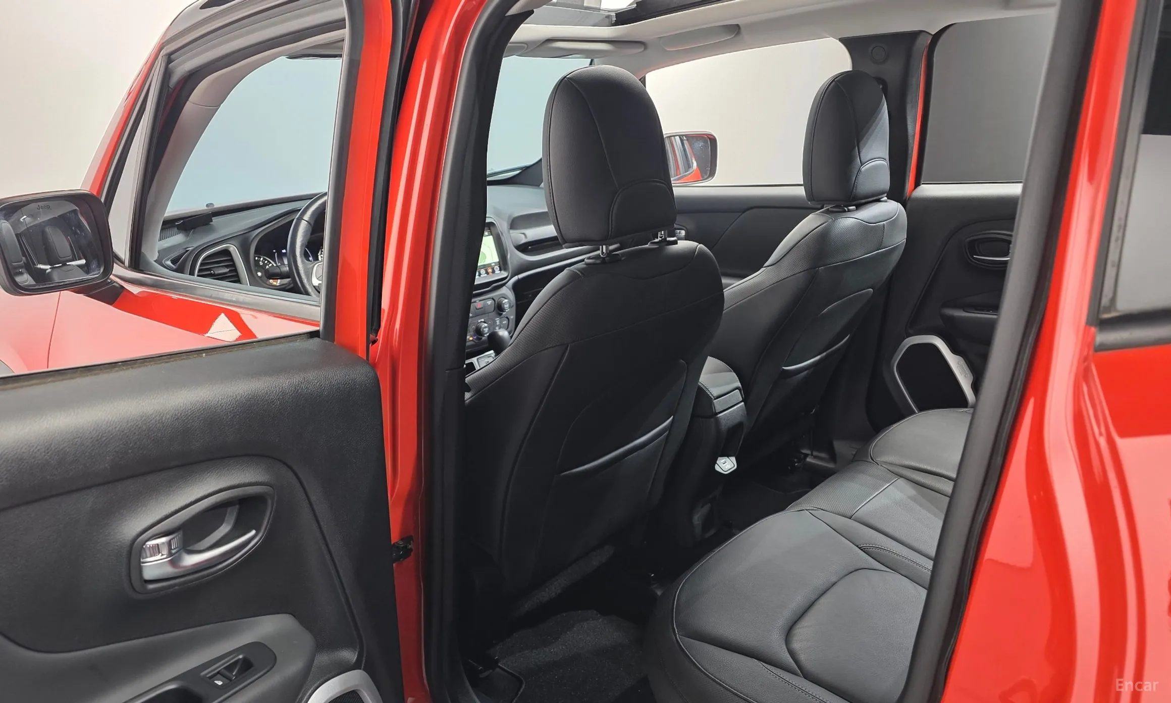 Jeep Renegade превью 18