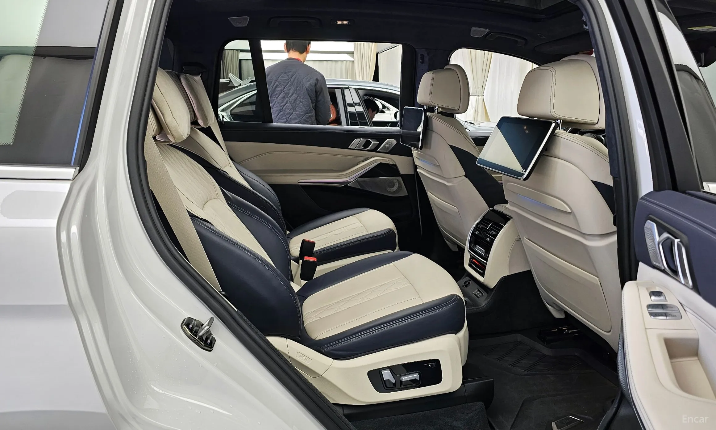 BMW X7 (G07) превью 12