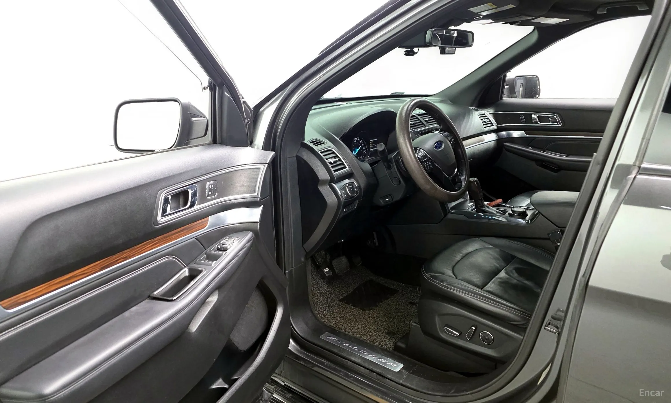 Ford Explorer превью 10