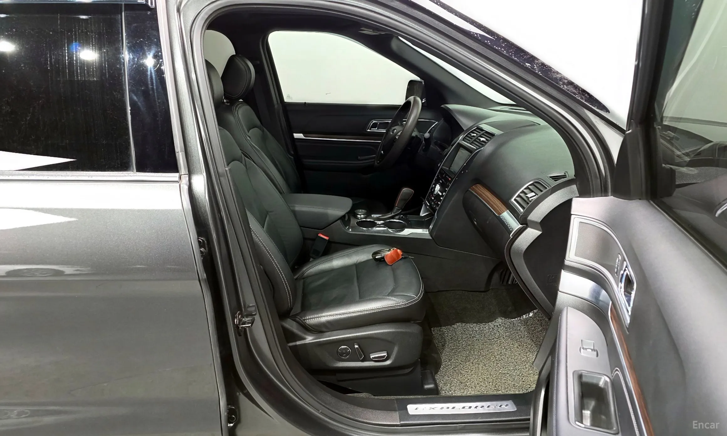 Ford Explorer превью 11
