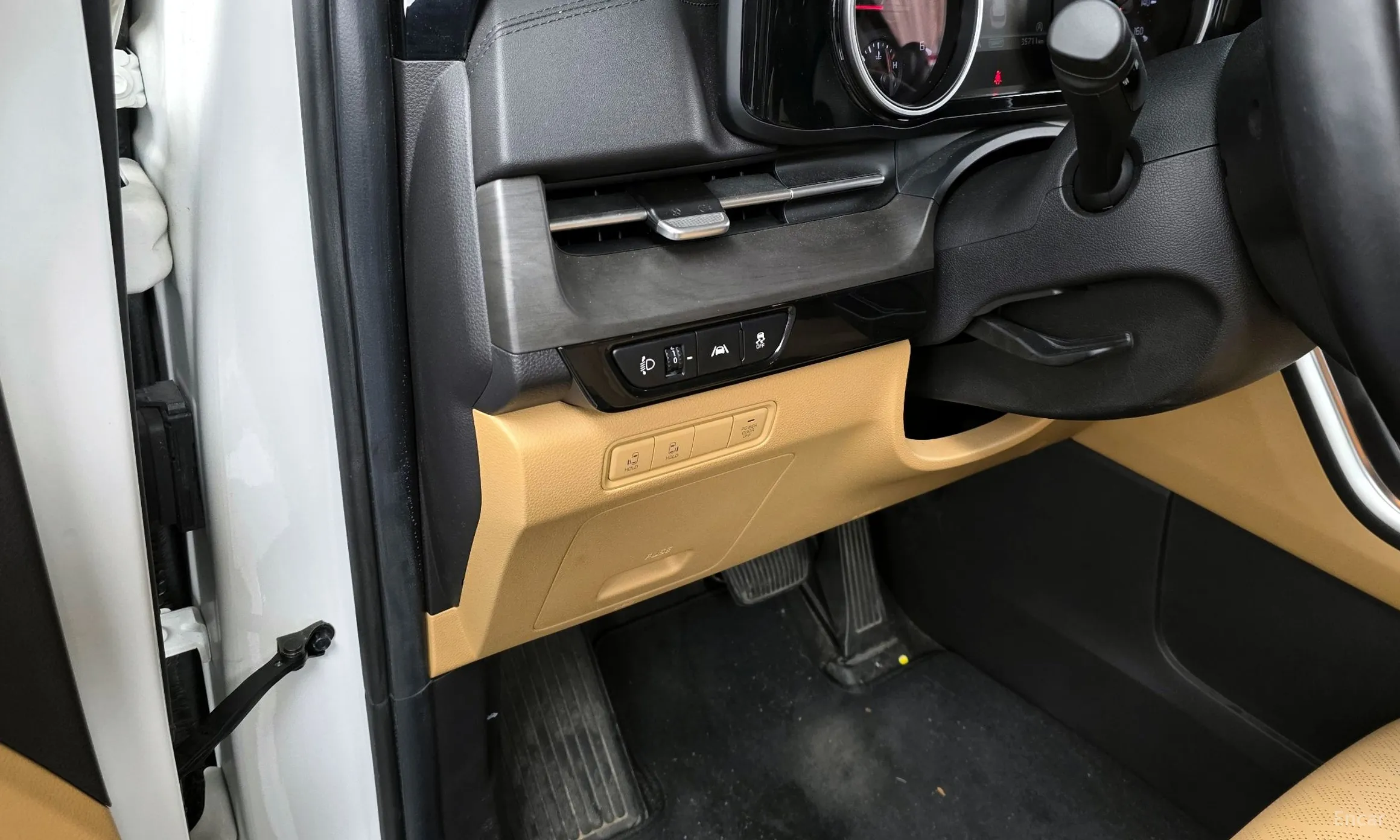 Kia Carnival Gen 4 превью 17