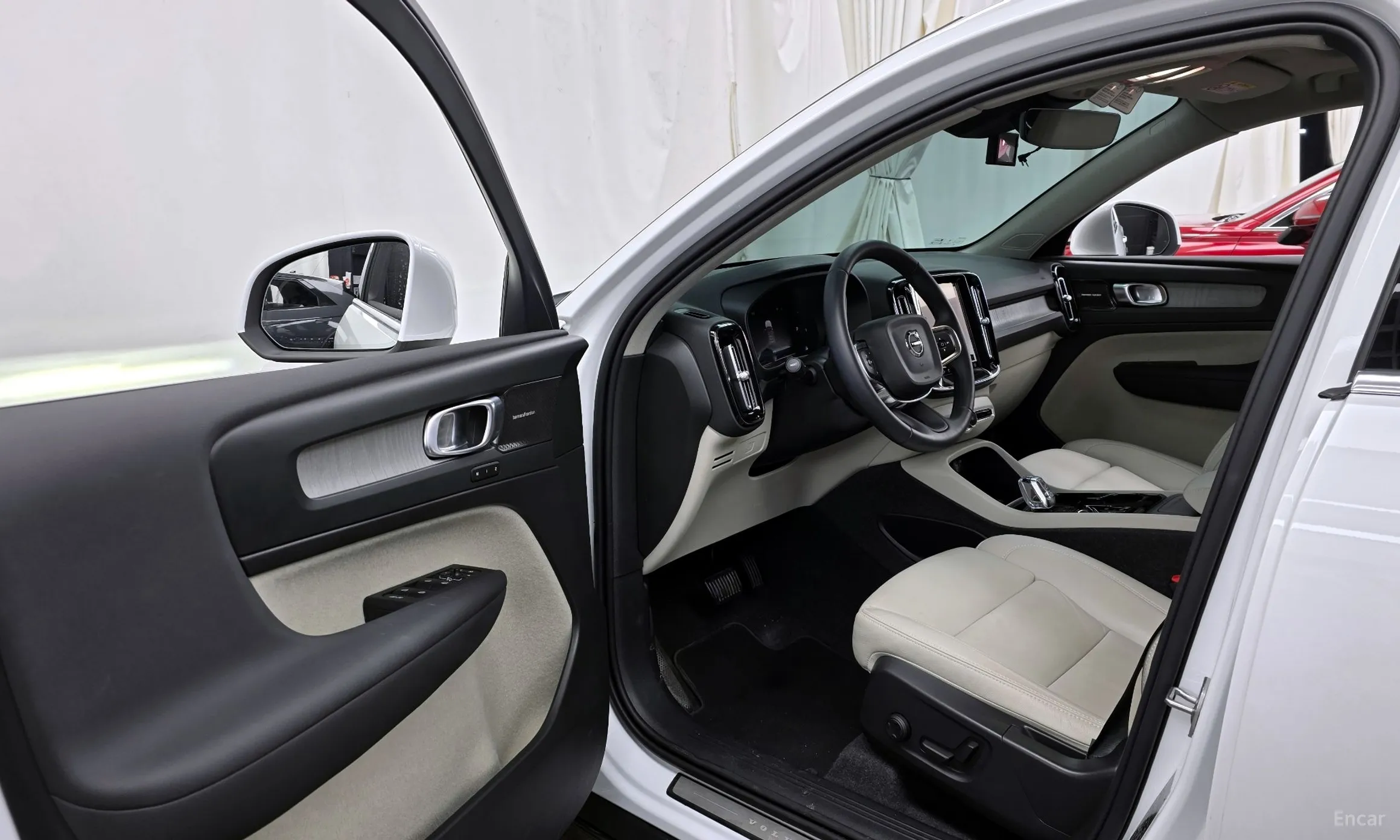 Volvo XC40 превью 10