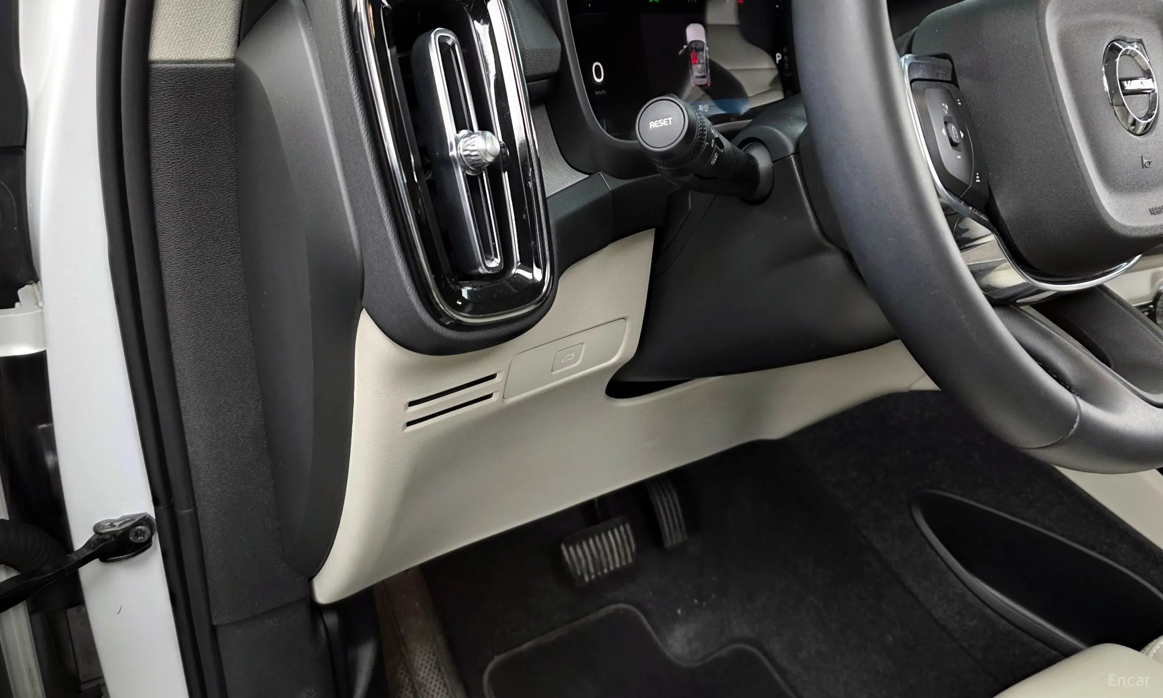 Volvo XC40 превью 17