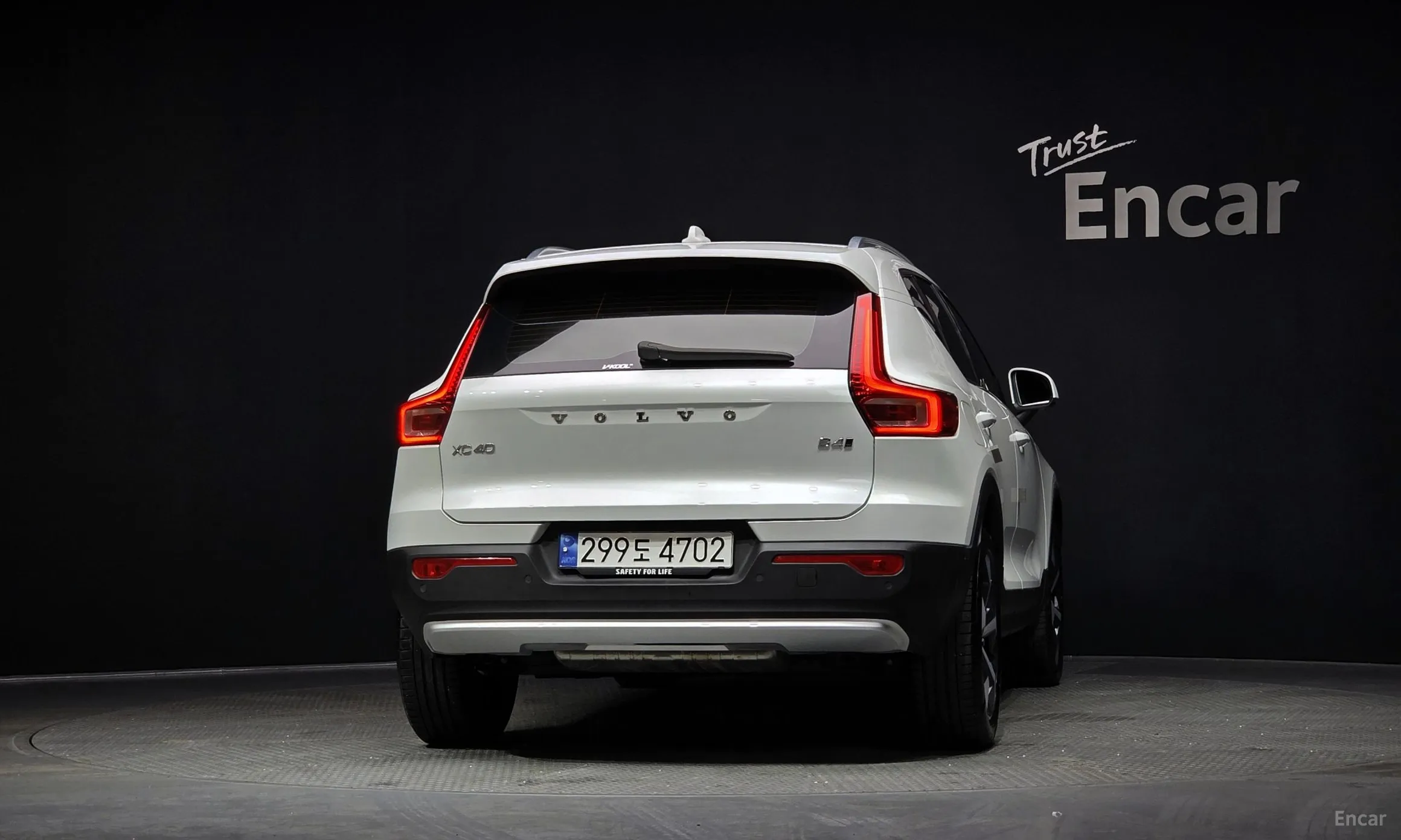 Volvo XC40 превью 4