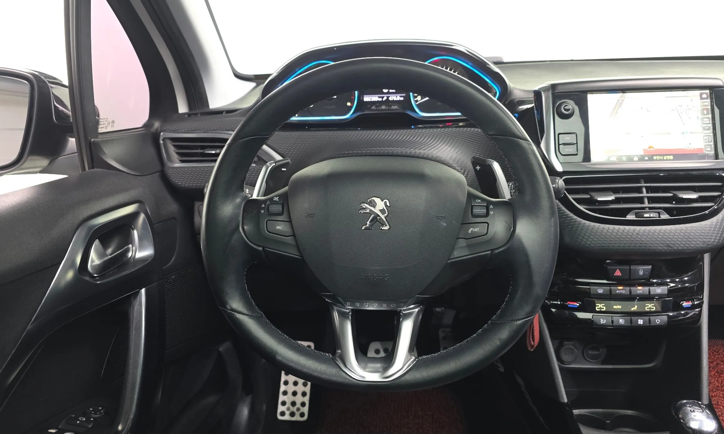 Peugeot 2008. превью 13