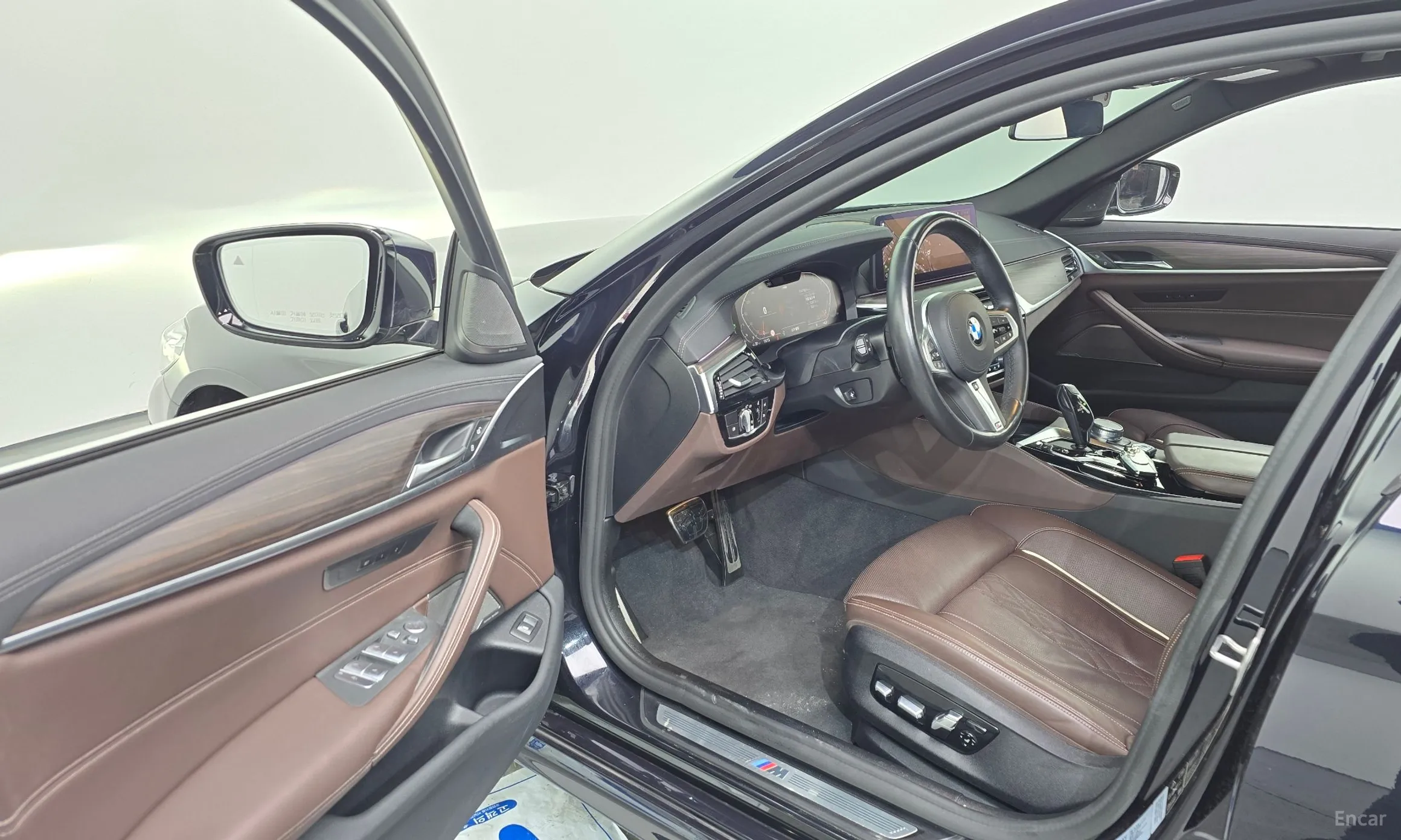BMW 5 Series (G30) превью 10