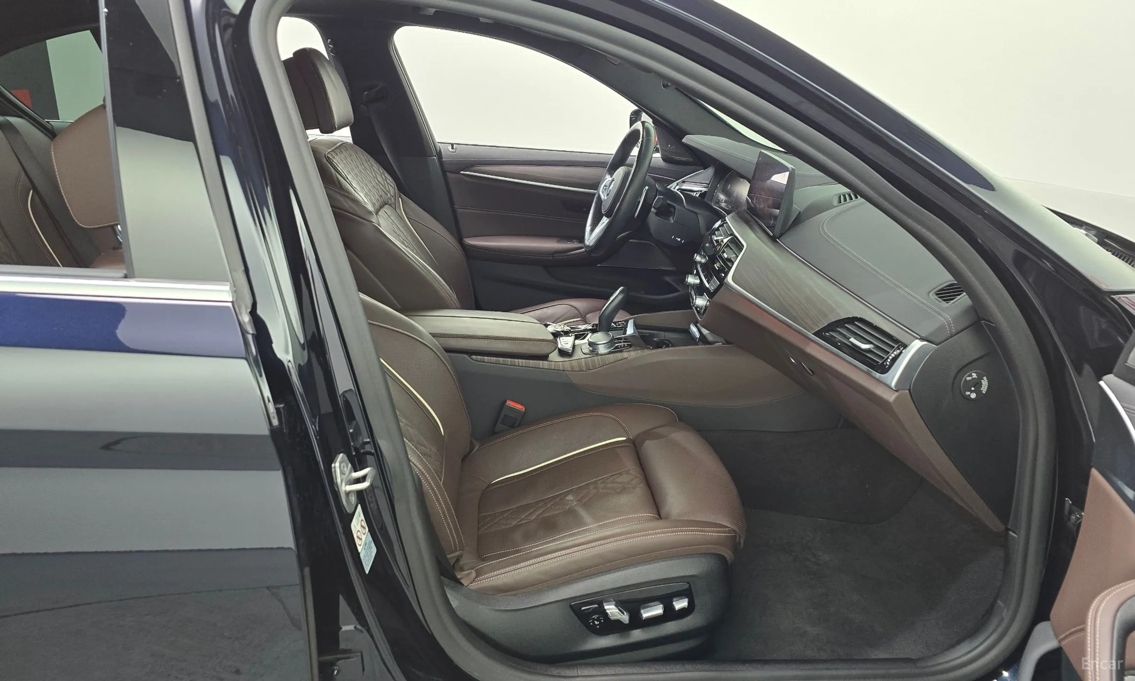 BMW 5 Series (G30) превью 11