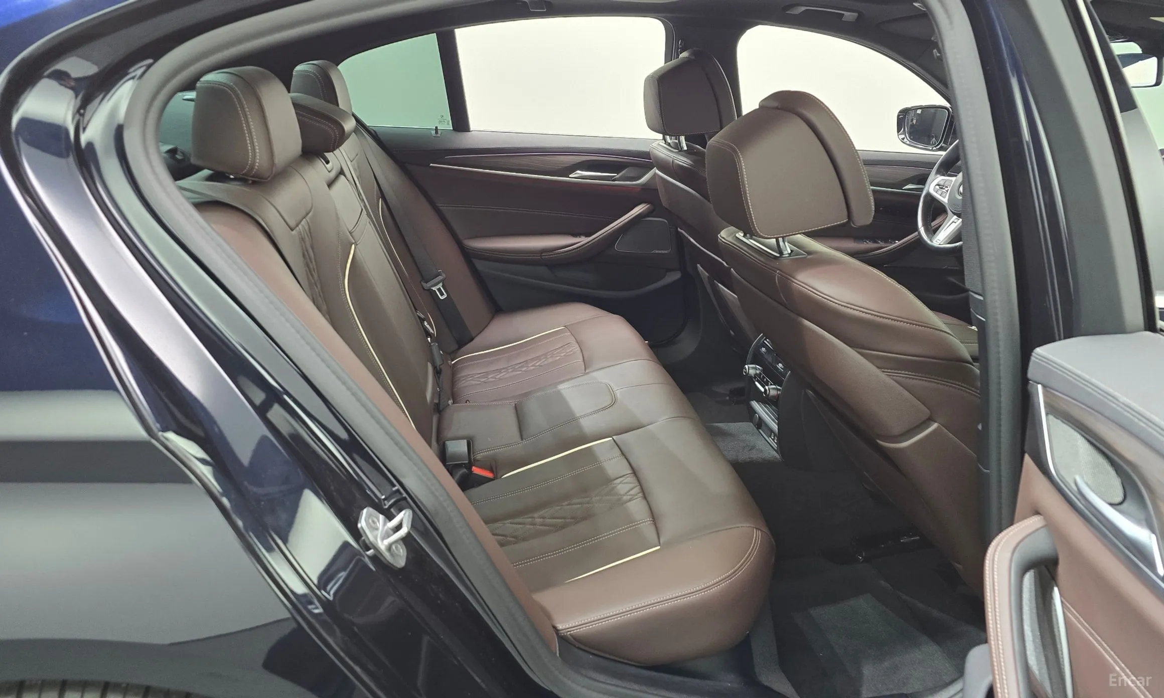 BMW 5 Series (G30) превью 12