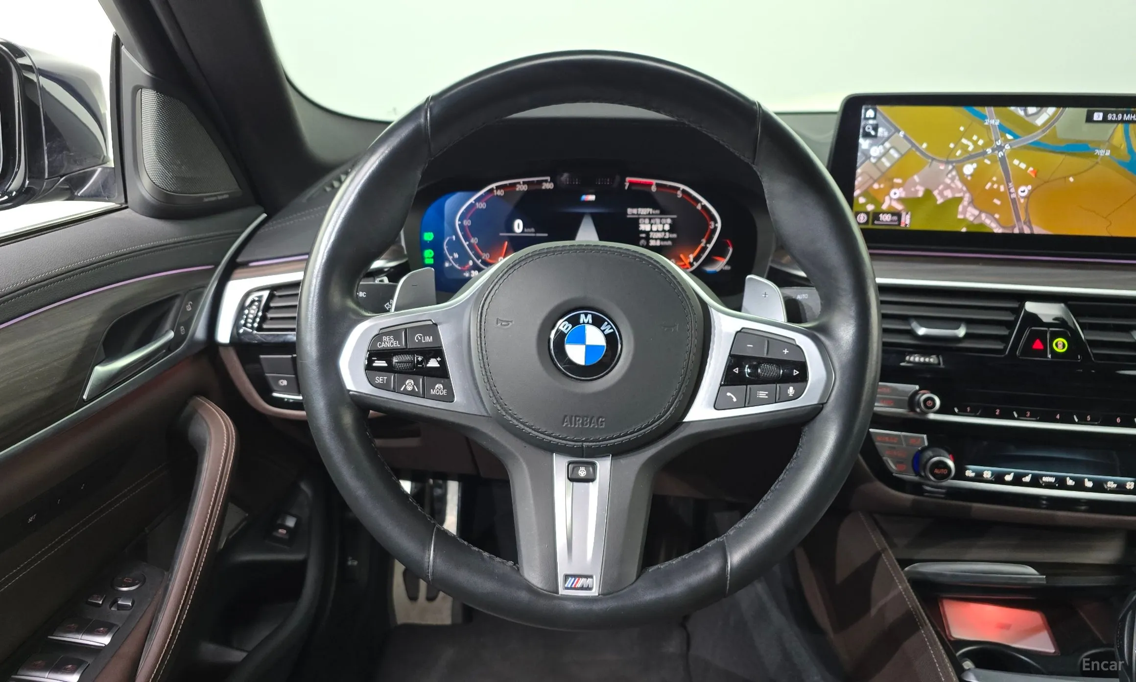 BMW 5 Series (G30) превью 13