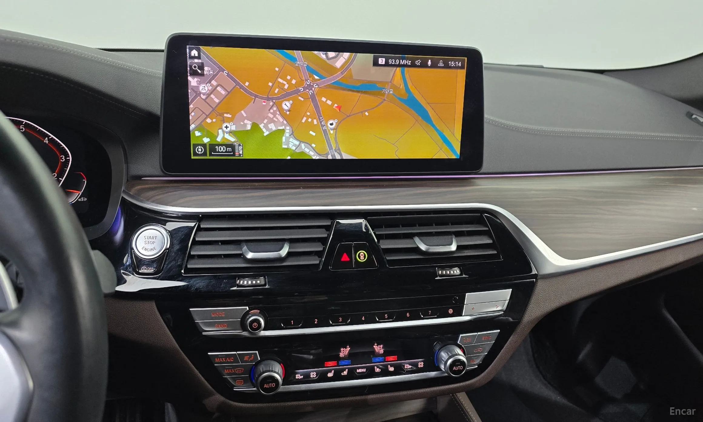 BMW 5 Series (G30) превью 14
