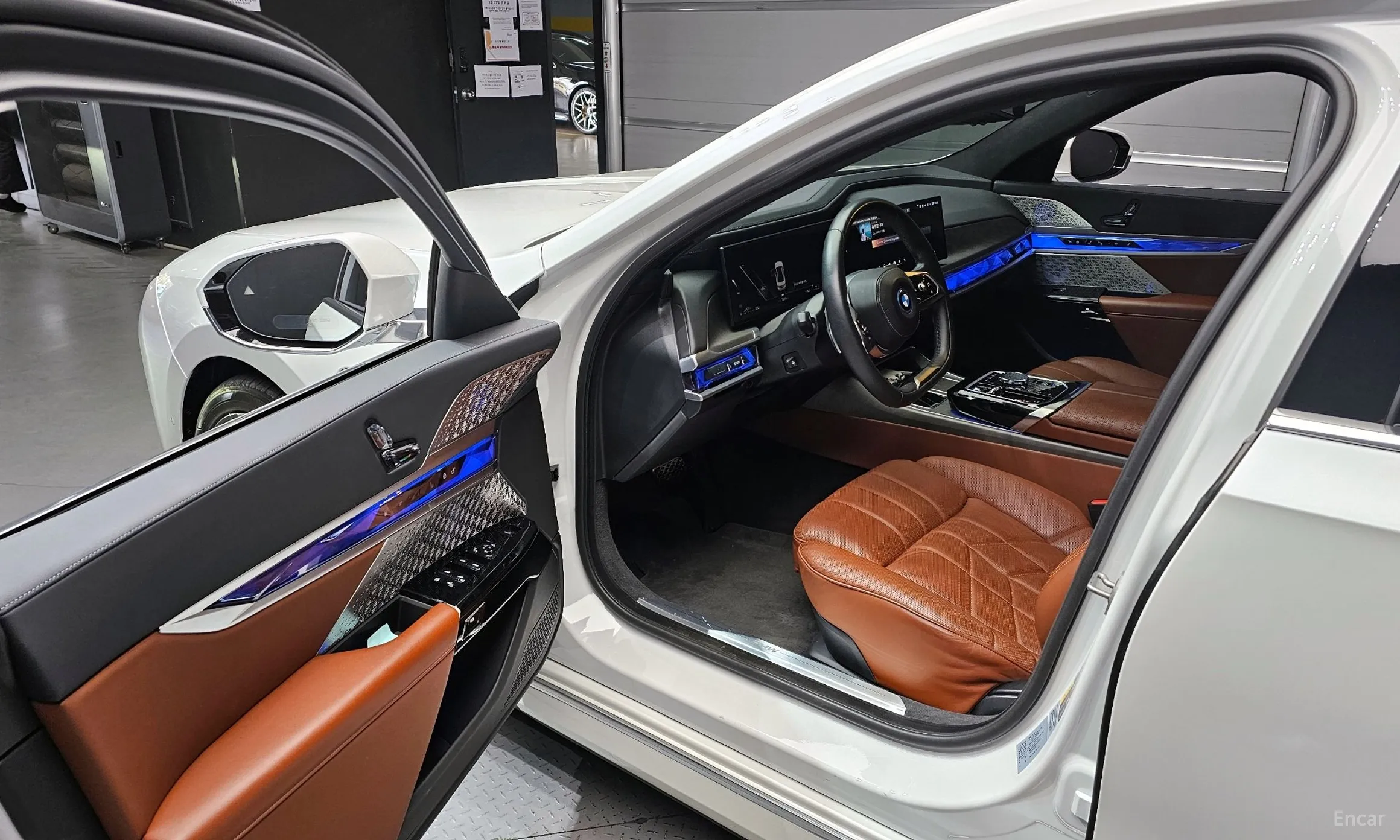 BMW 7 Series (G70) превью 11