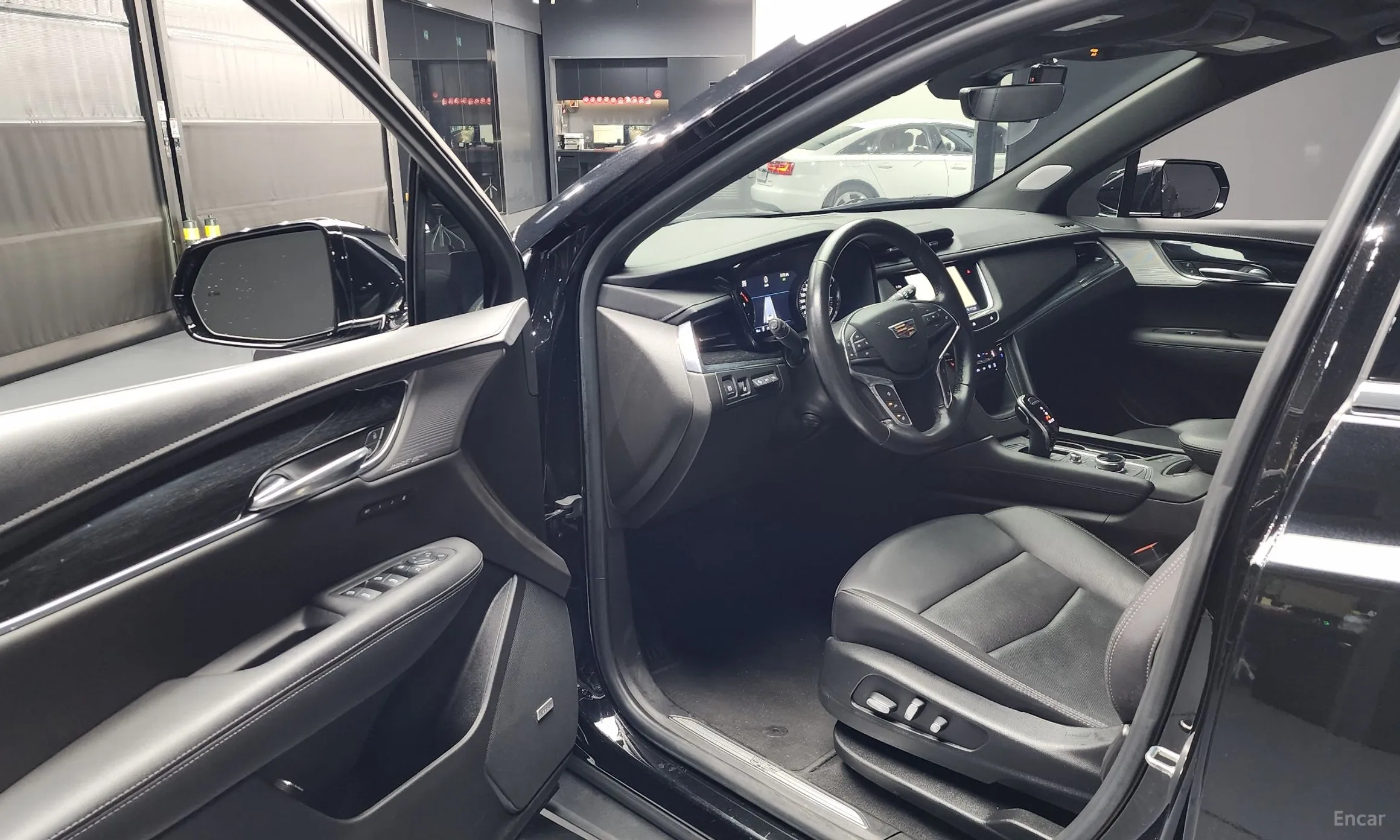 Cadillac XT5 превью 10