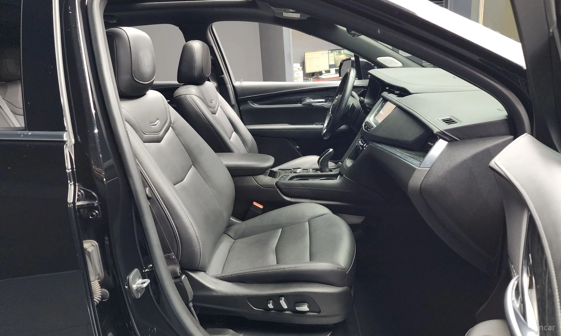 Cadillac XT5 превью 11