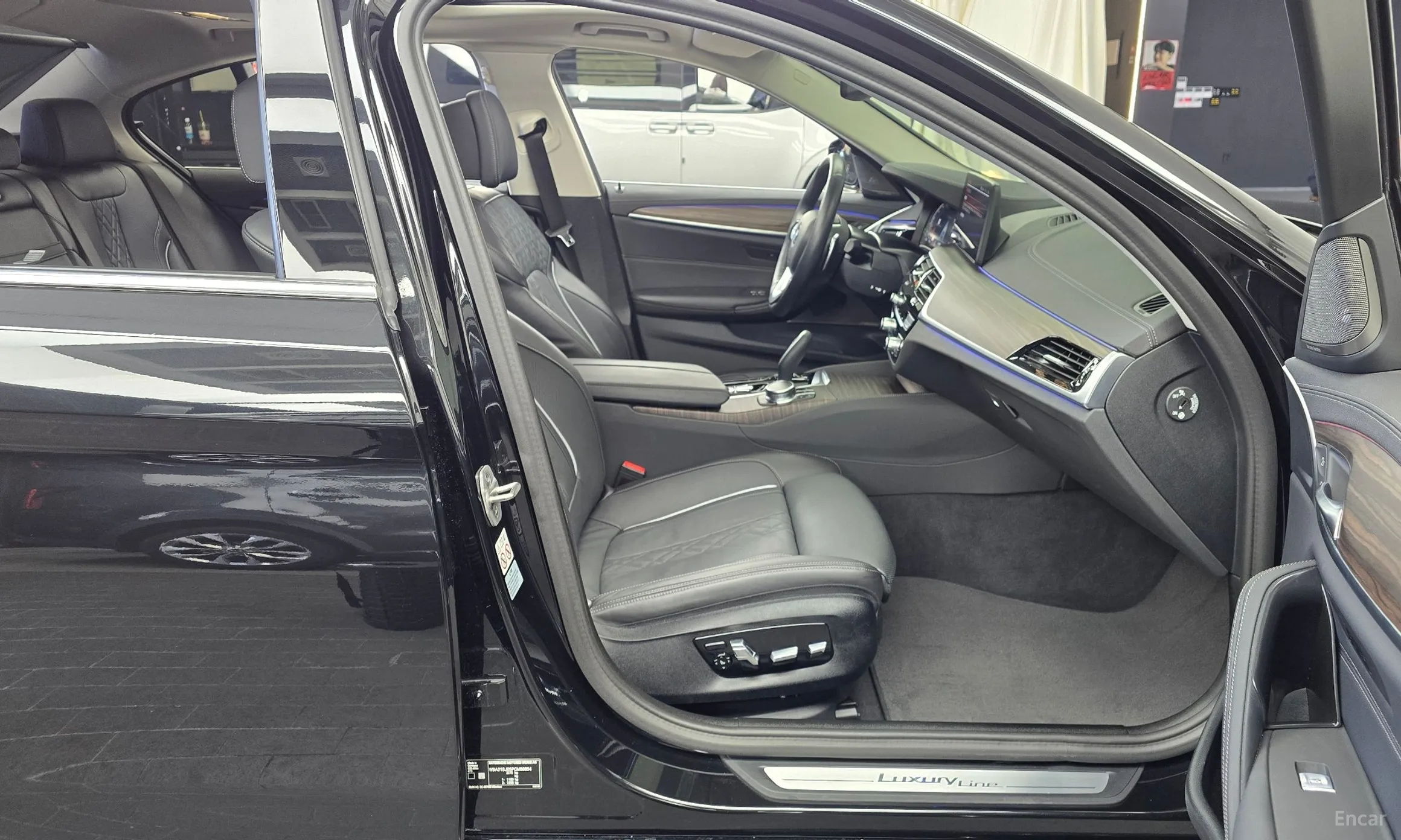 BMW 5 Series (G30) превью 11