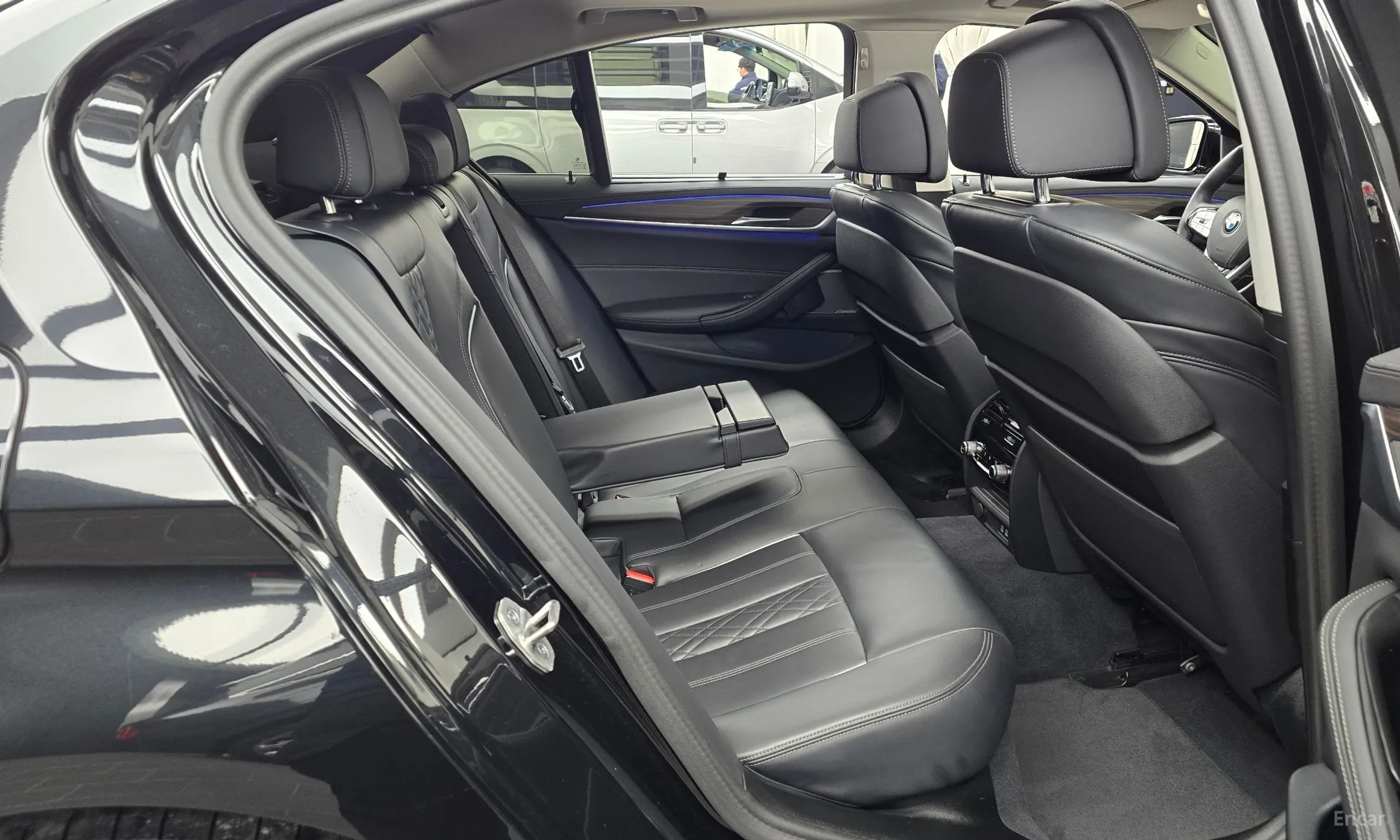 BMW 5 Series (G30) превью 12