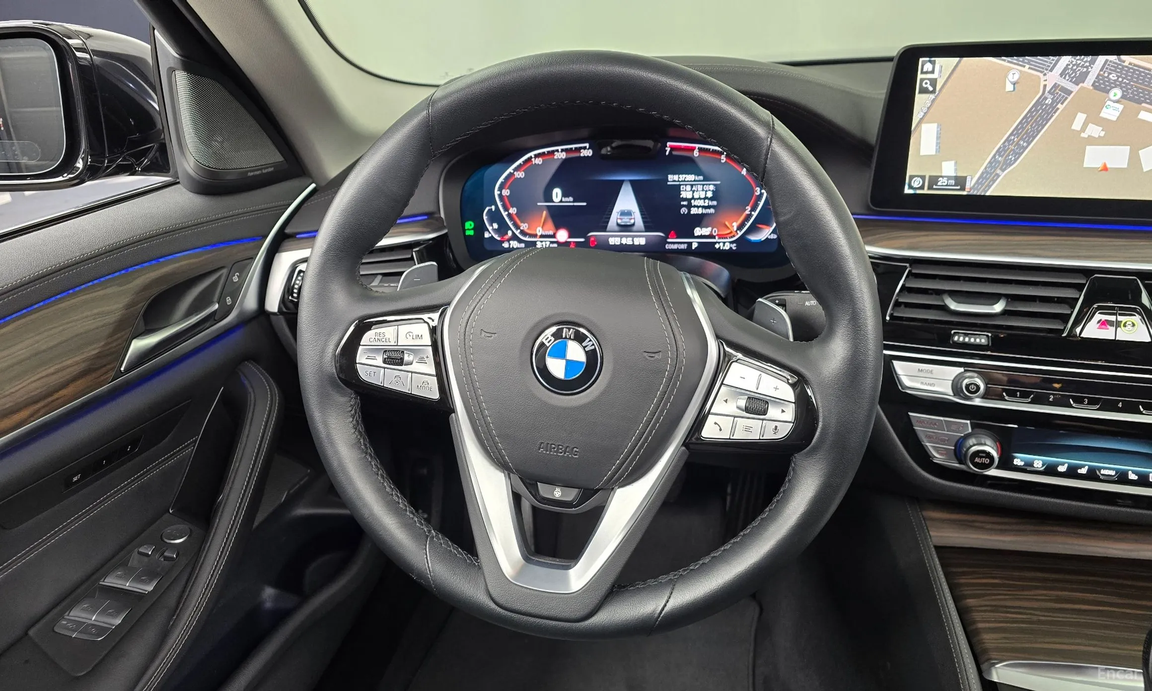 BMW 5 Series (G30) превью 13
