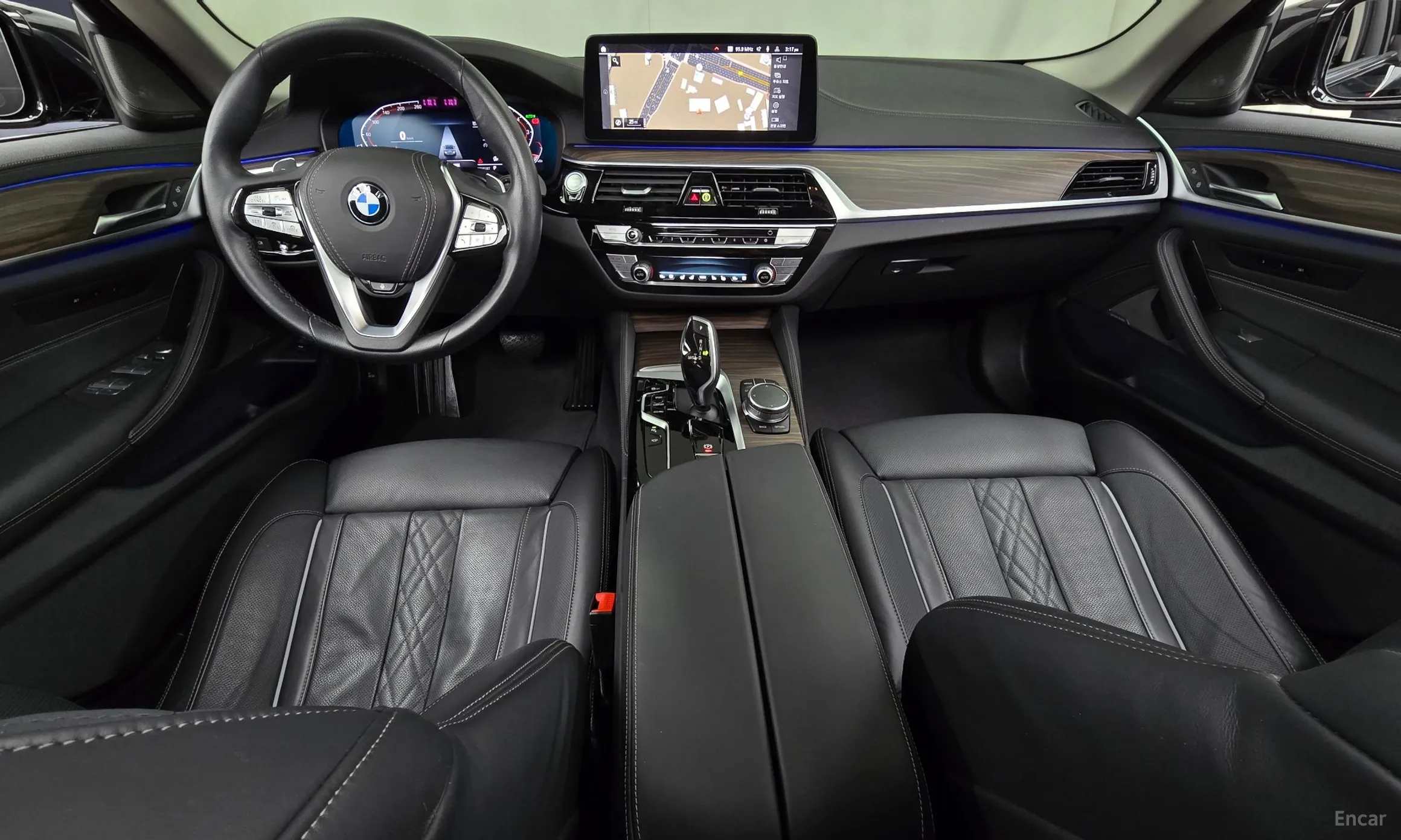 BMW 5 Series (G30) превью 7