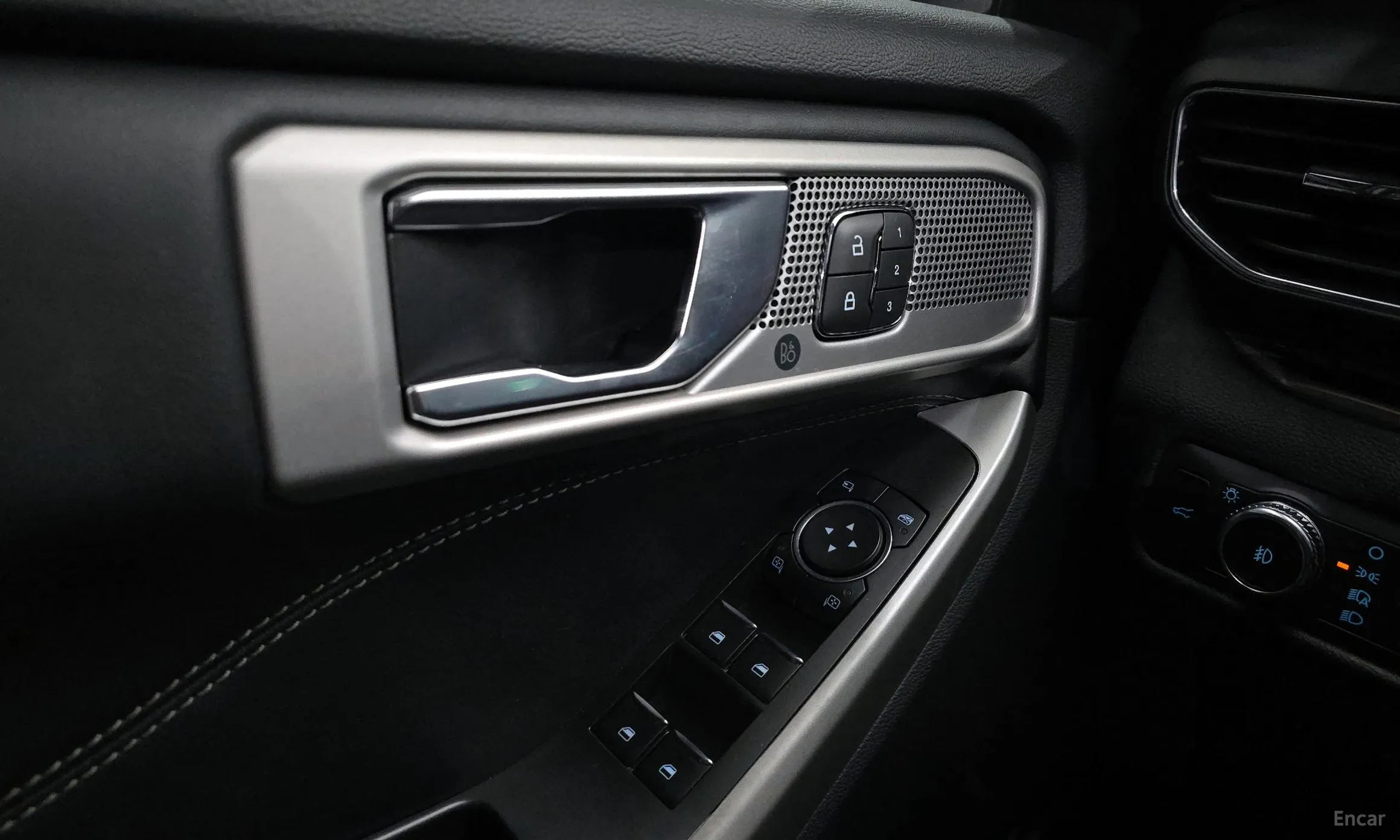 Ford Explorer 6th Generation превью 17