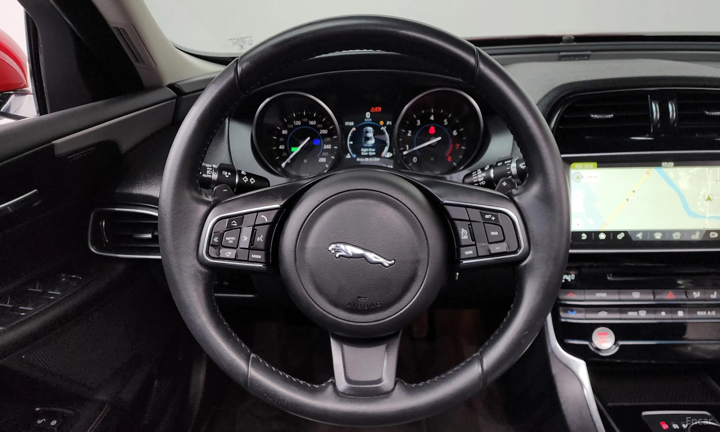 Jaguar XE превью 13