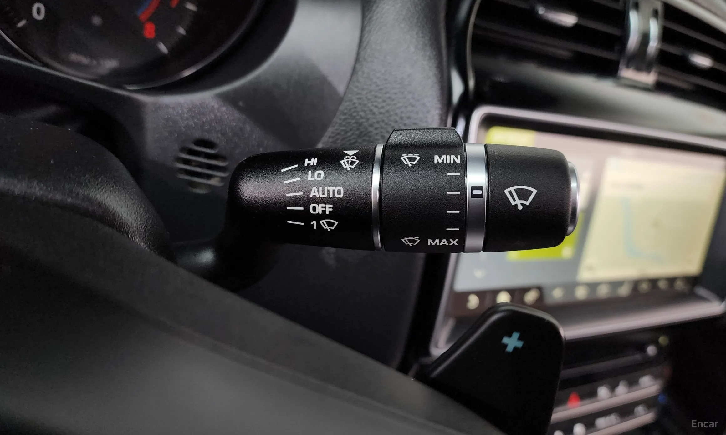 Jaguar XE превью 14