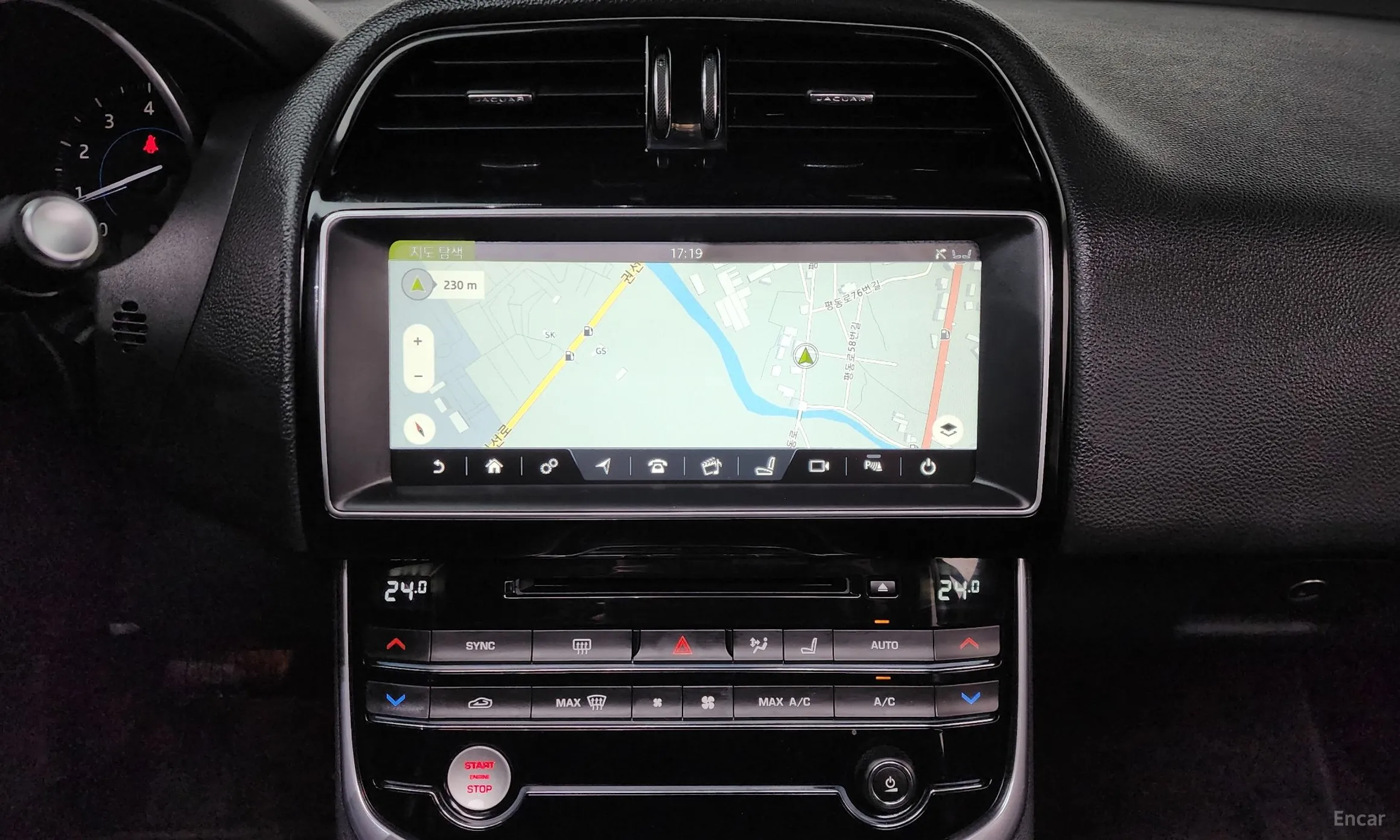 Jaguar XE превью 15