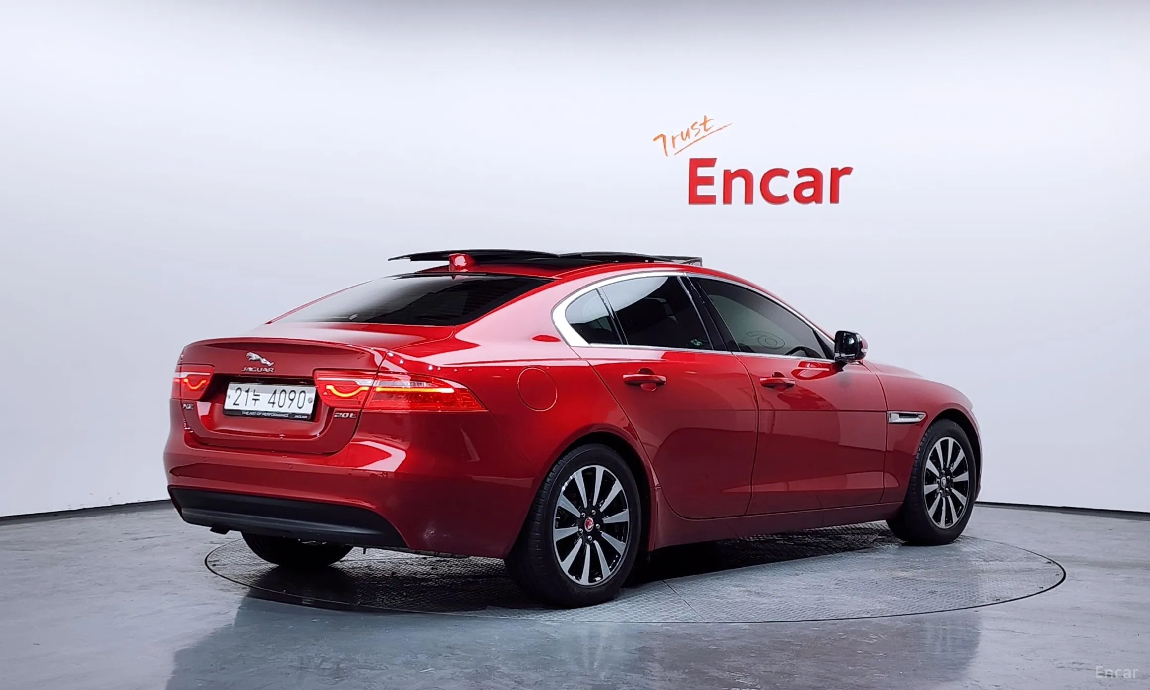 Jaguar XE