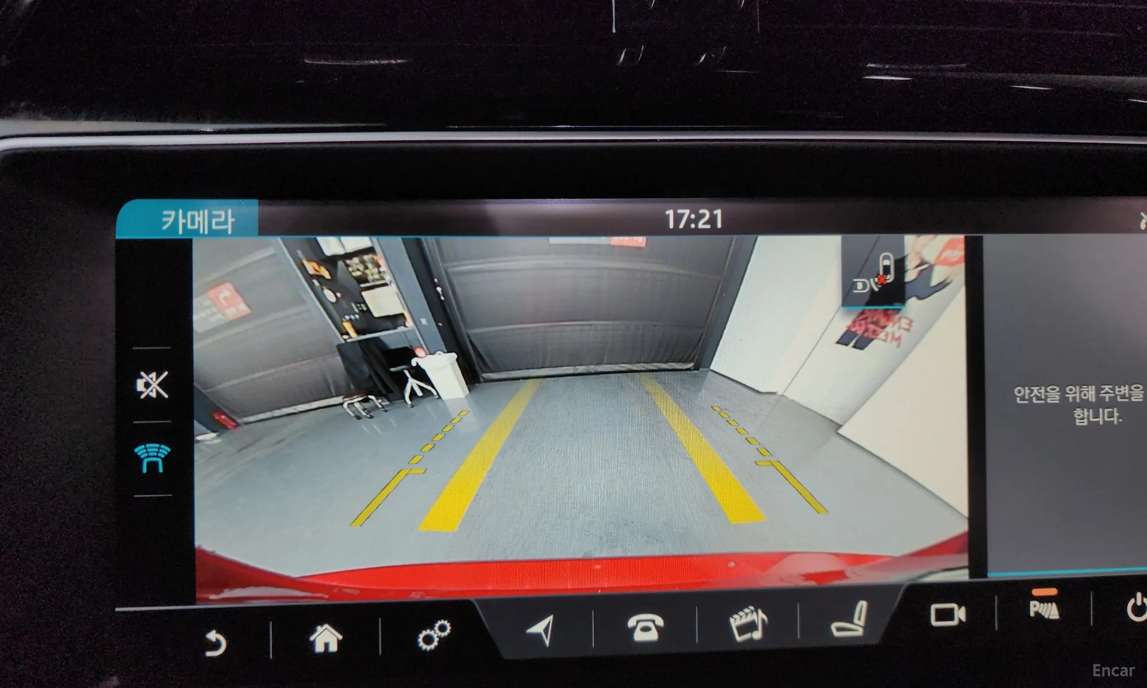 Jaguar XE превью 16