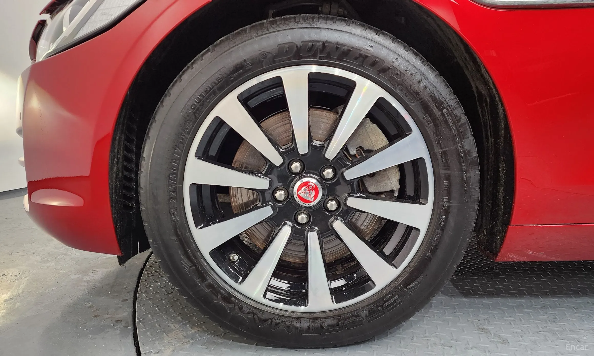 Jaguar XE превью 5