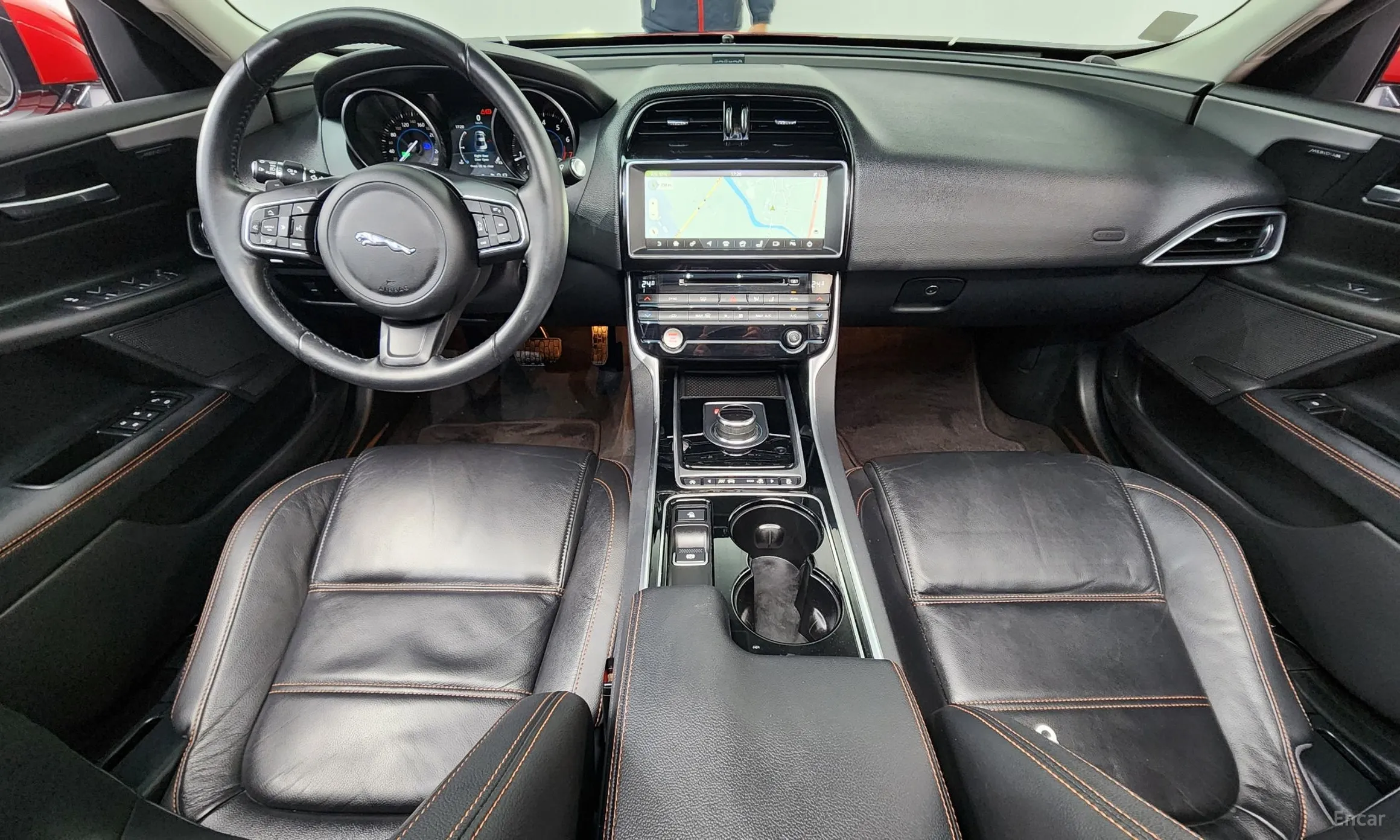 Jaguar XE превью 7
