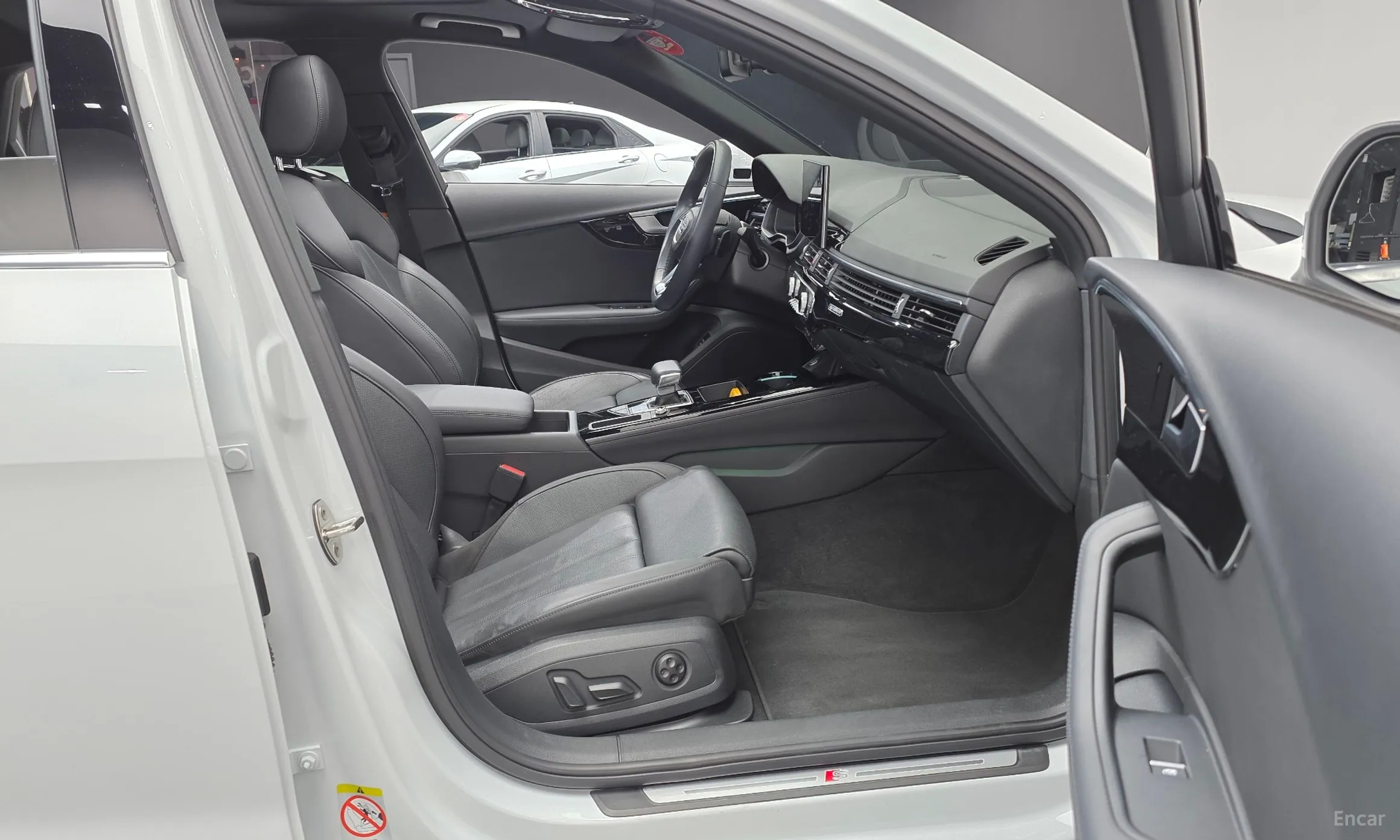 Audi A4 (B9) превью 10