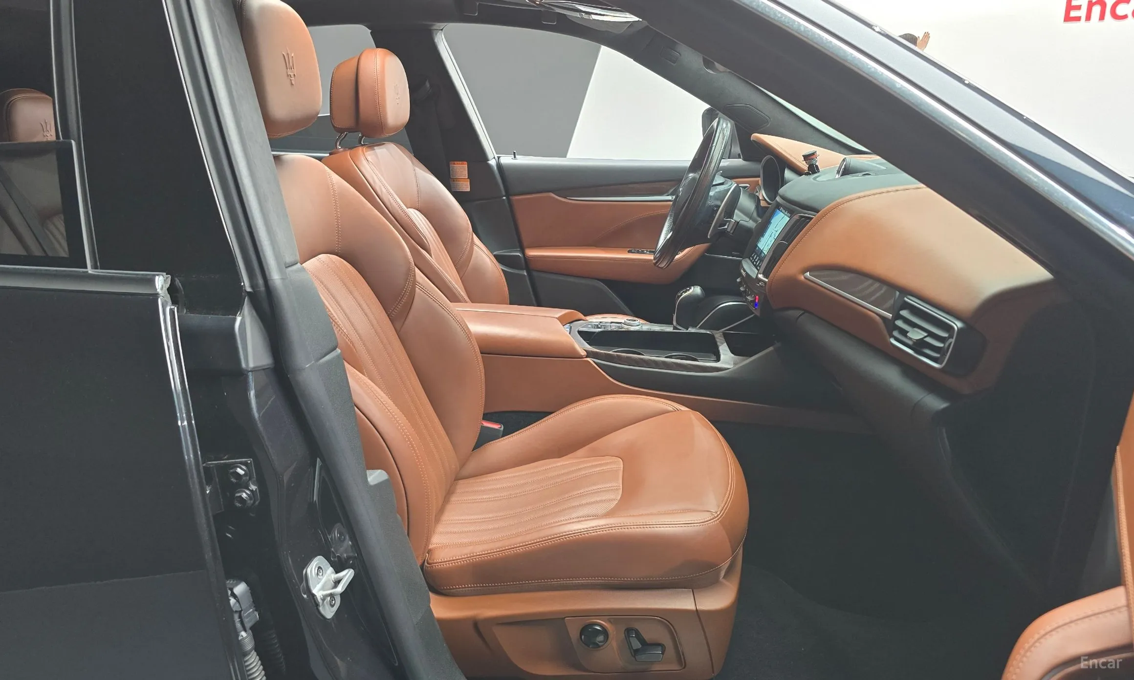 Maserati Levante превью 10