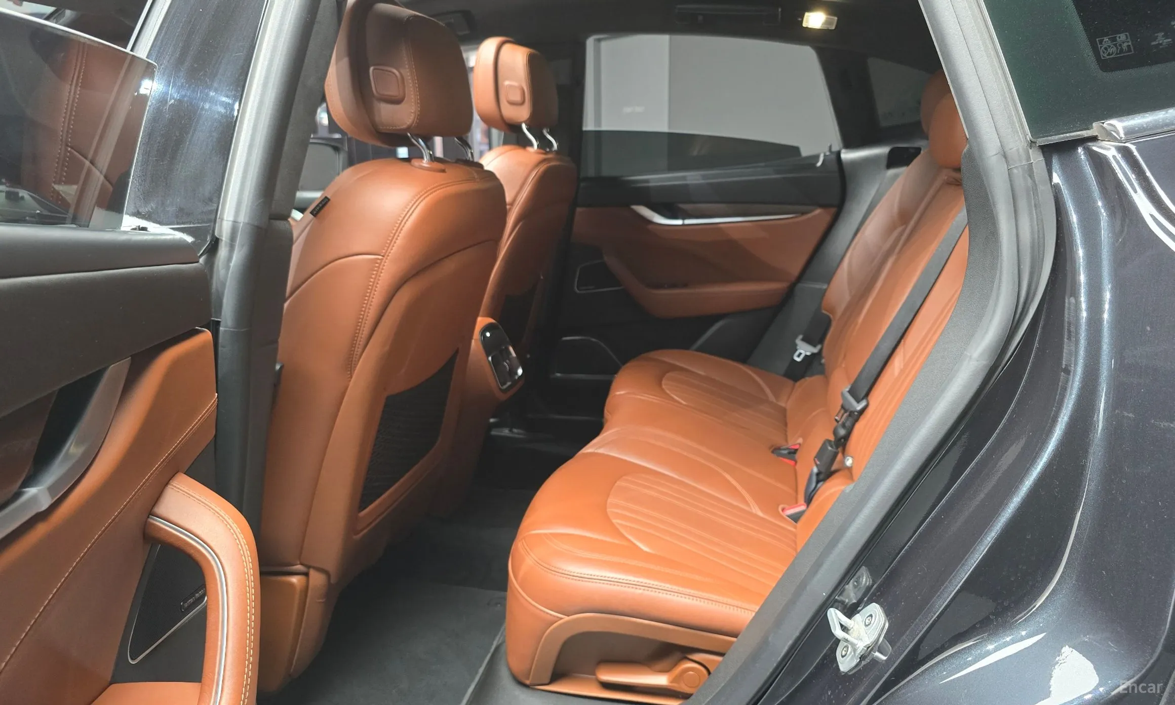 Maserati Levante превью 13