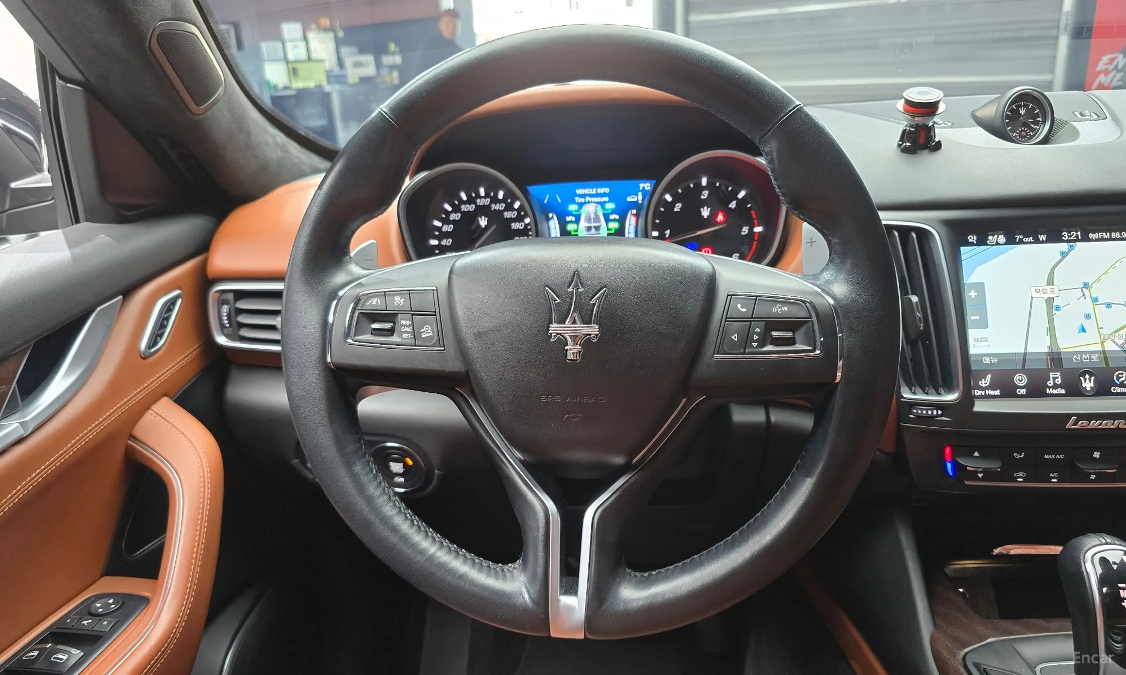 Maserati Levante превью 14