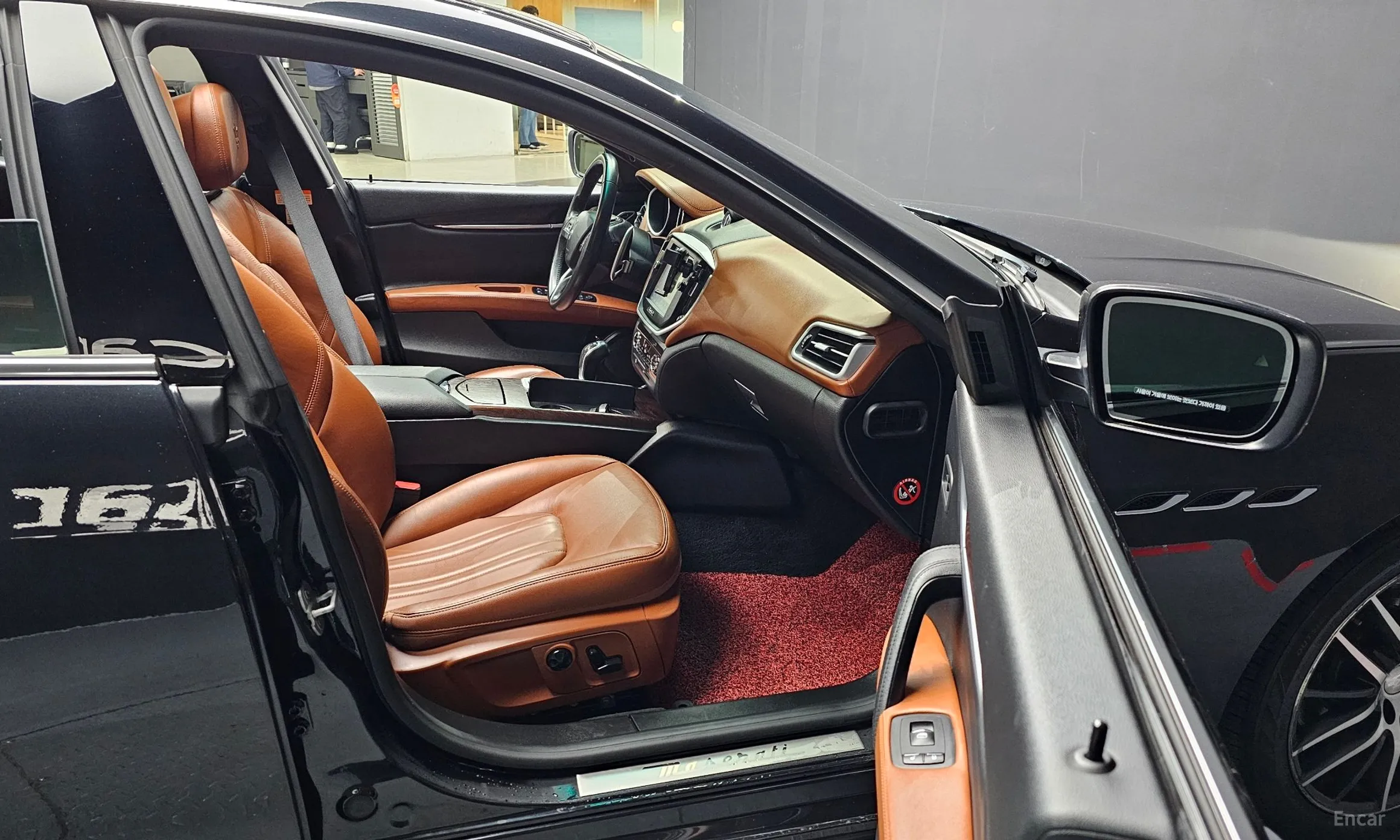 Maserati Ghibli превью 10