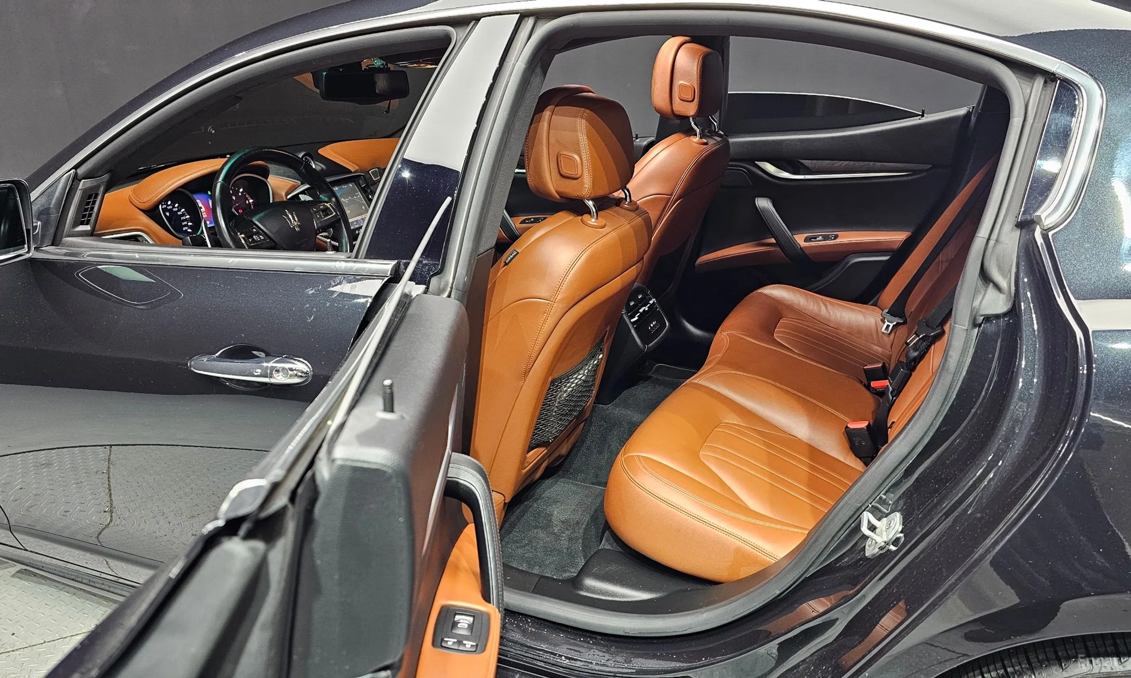 Maserati Ghibli превью 12
