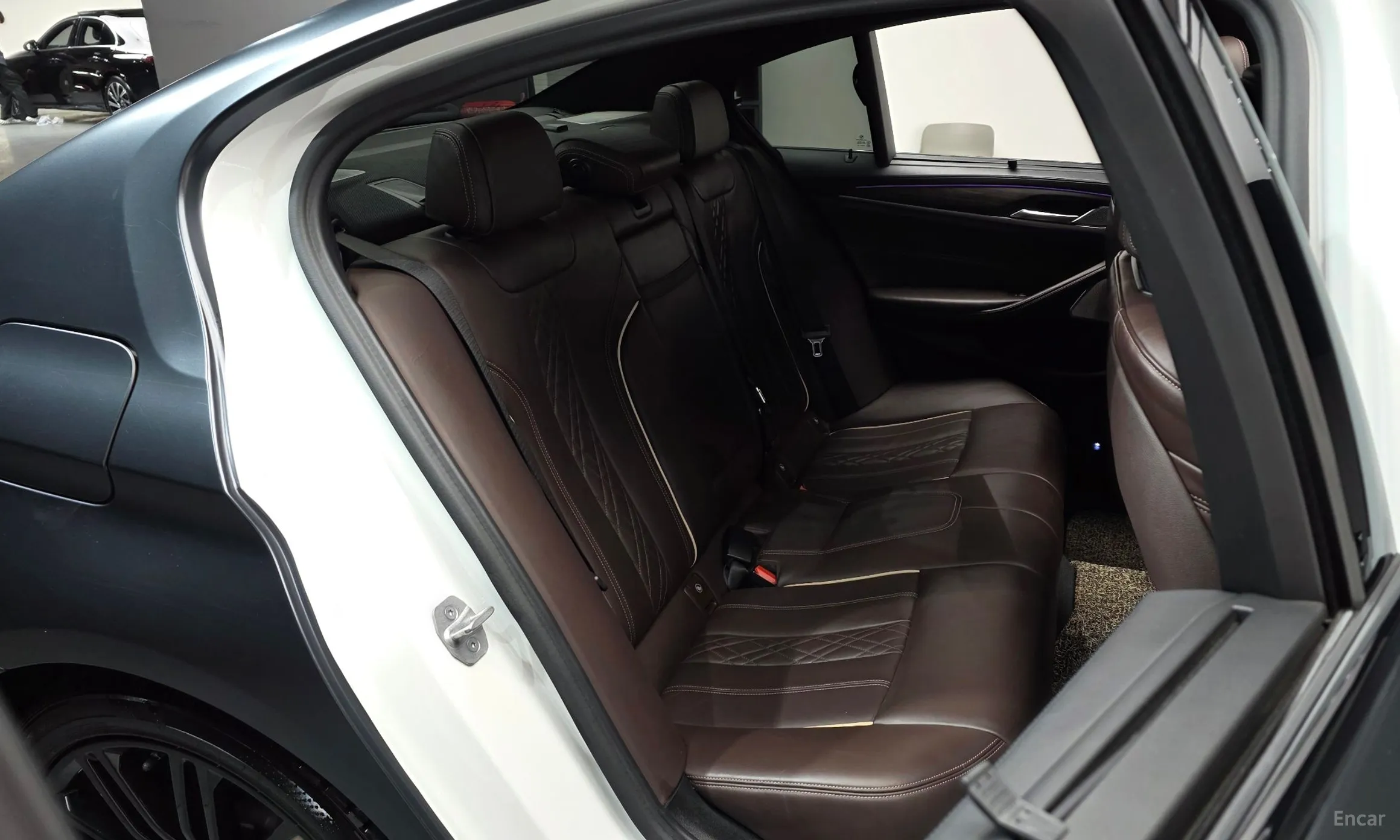 BMW 5 Series (G30) превью 11