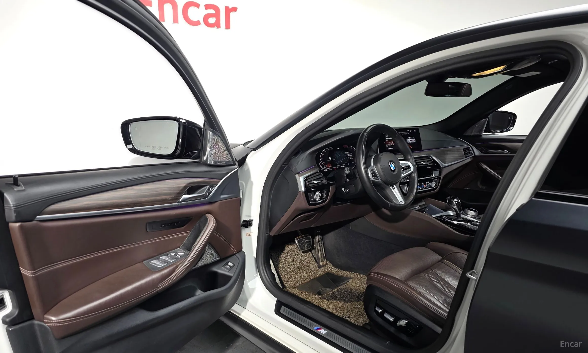 BMW 5 Series (G30) превью 12