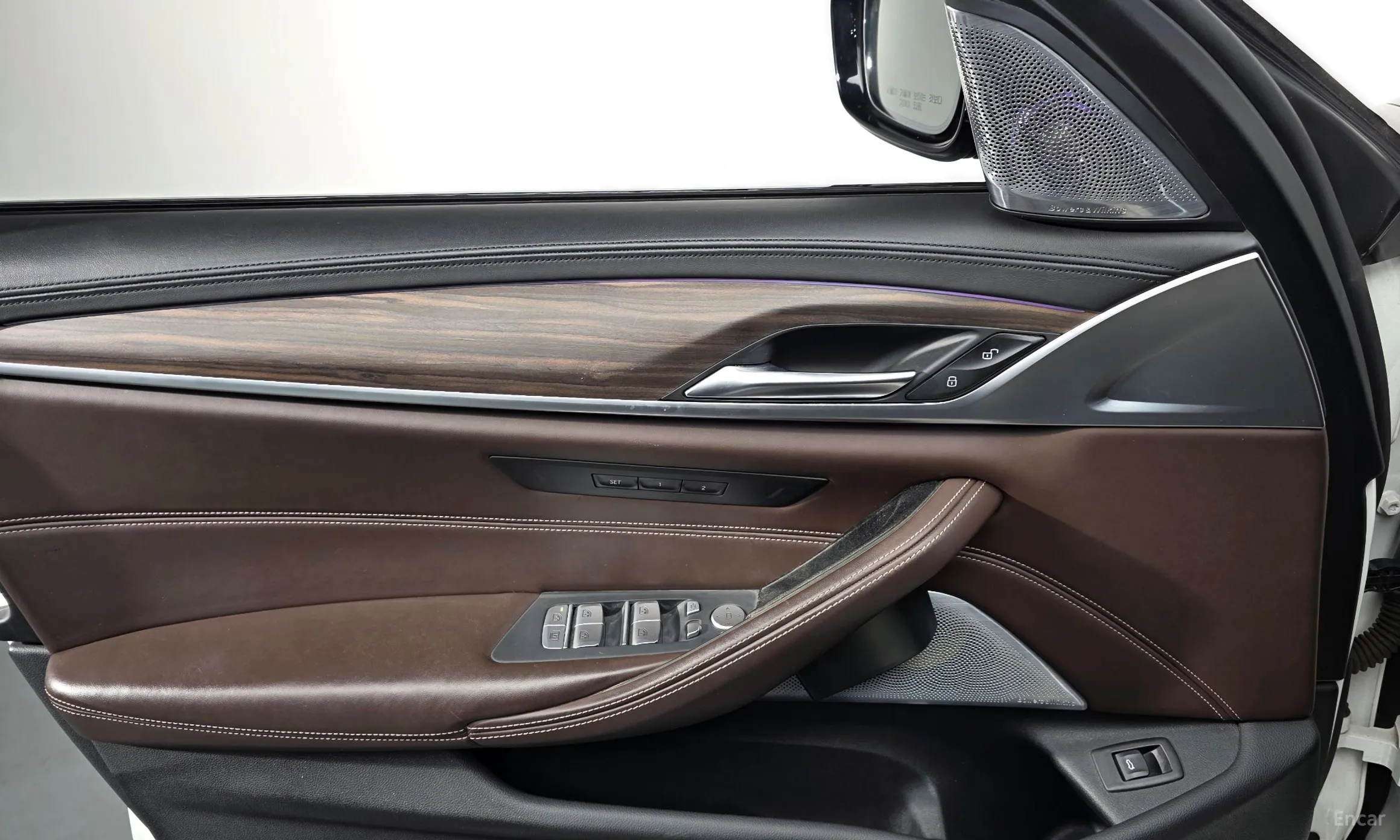 BMW 5 Series (G30) превью 17